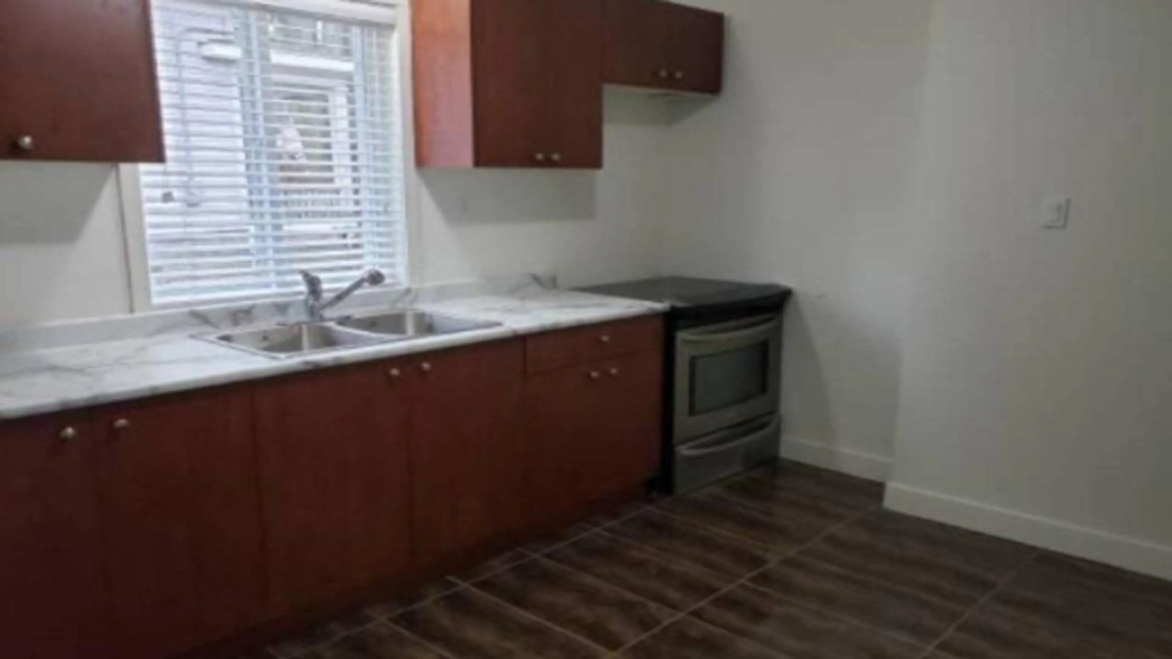 Standard kitchen, wood/laminate floor for 45719 KIPP AVENUE, Chilliwack British Columbia V2P1Y6