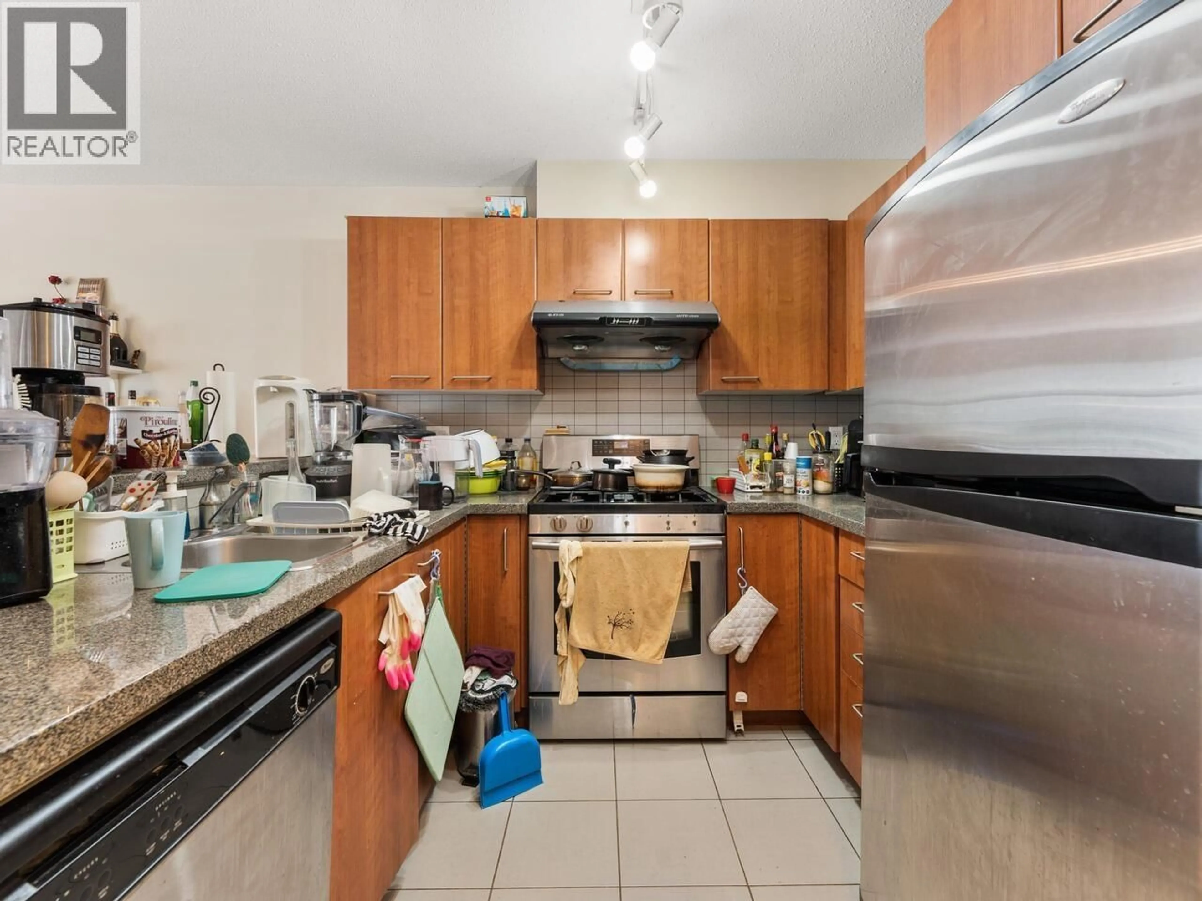 Standard kitchen, unknown for 266 - 9100 FERNDALE ROAD, Richmond British Columbia V6Y4L1