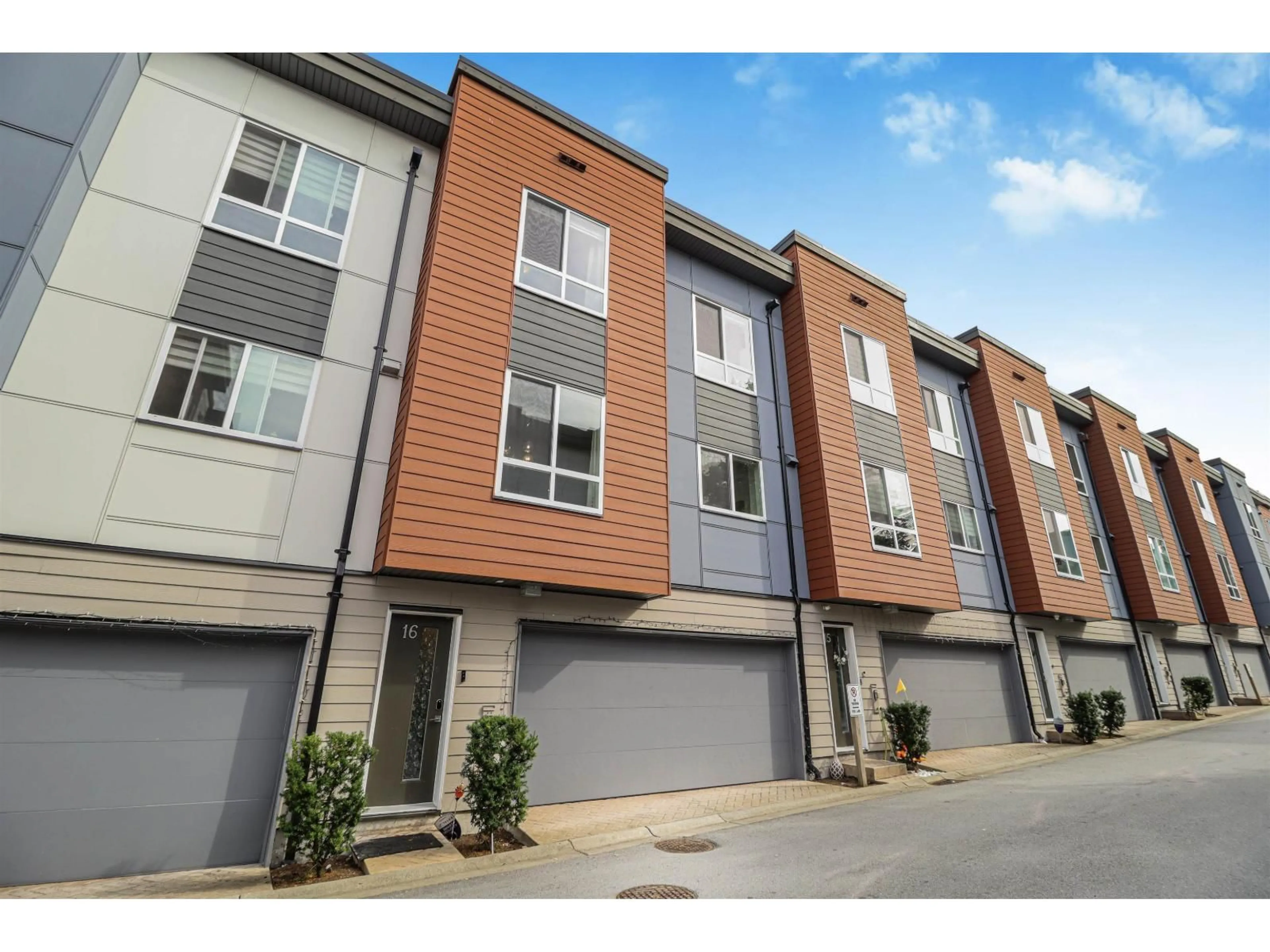 A pic from outside/outdoor area/front of a property/back of a property/a pic from drone, street for 16 - 1670 160, Surrey British Columbia V4A0C6