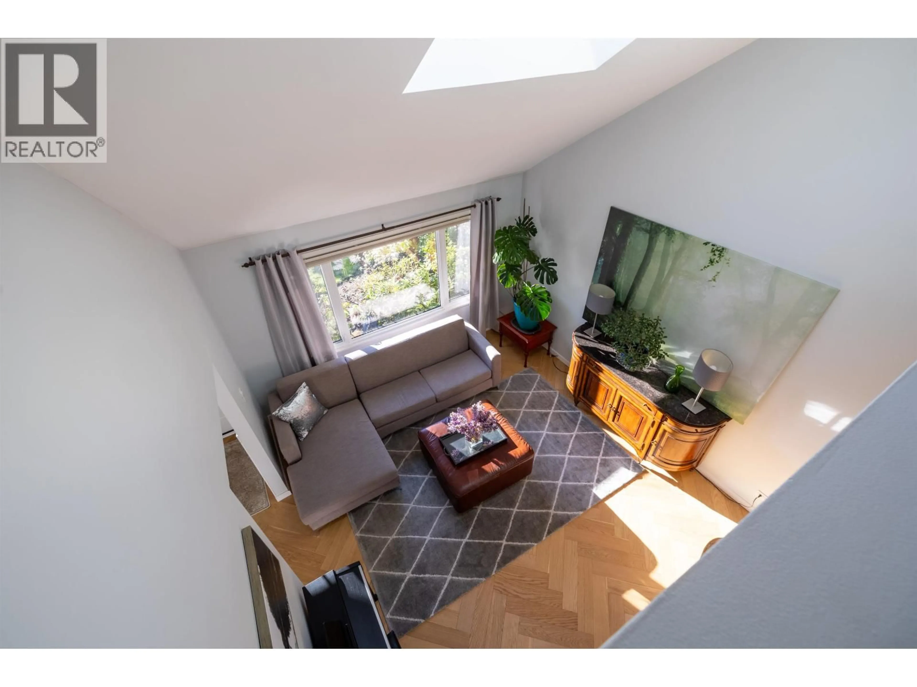 Living room with furniture, unknown for 1546 HOPE ROAD, North Vancouver British Columbia V7P1W9