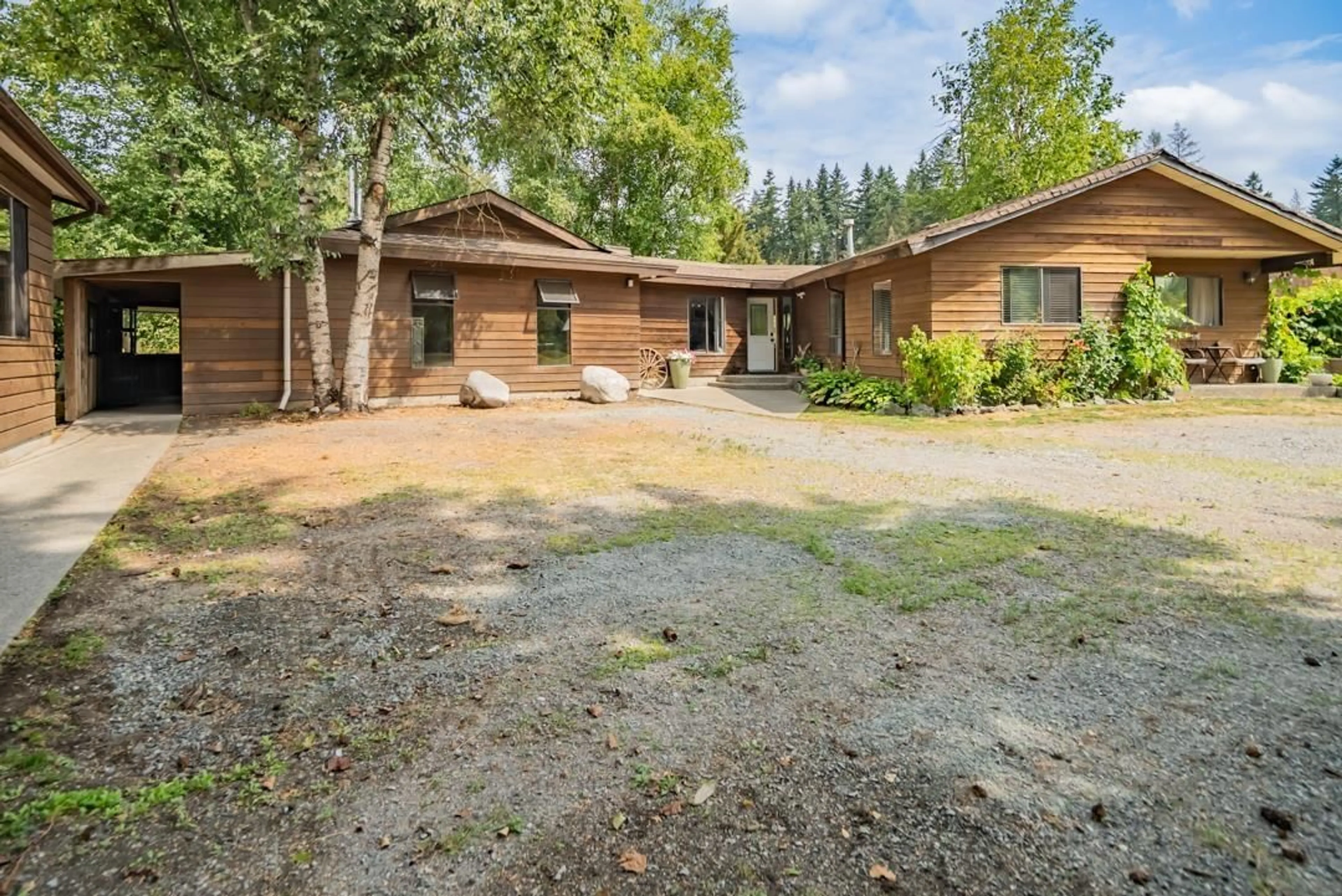 A pic from outside/outdoor area/front of a property/back of a property/a pic from drone, unknown for 26559 58, Langley British Columbia V4W1V6