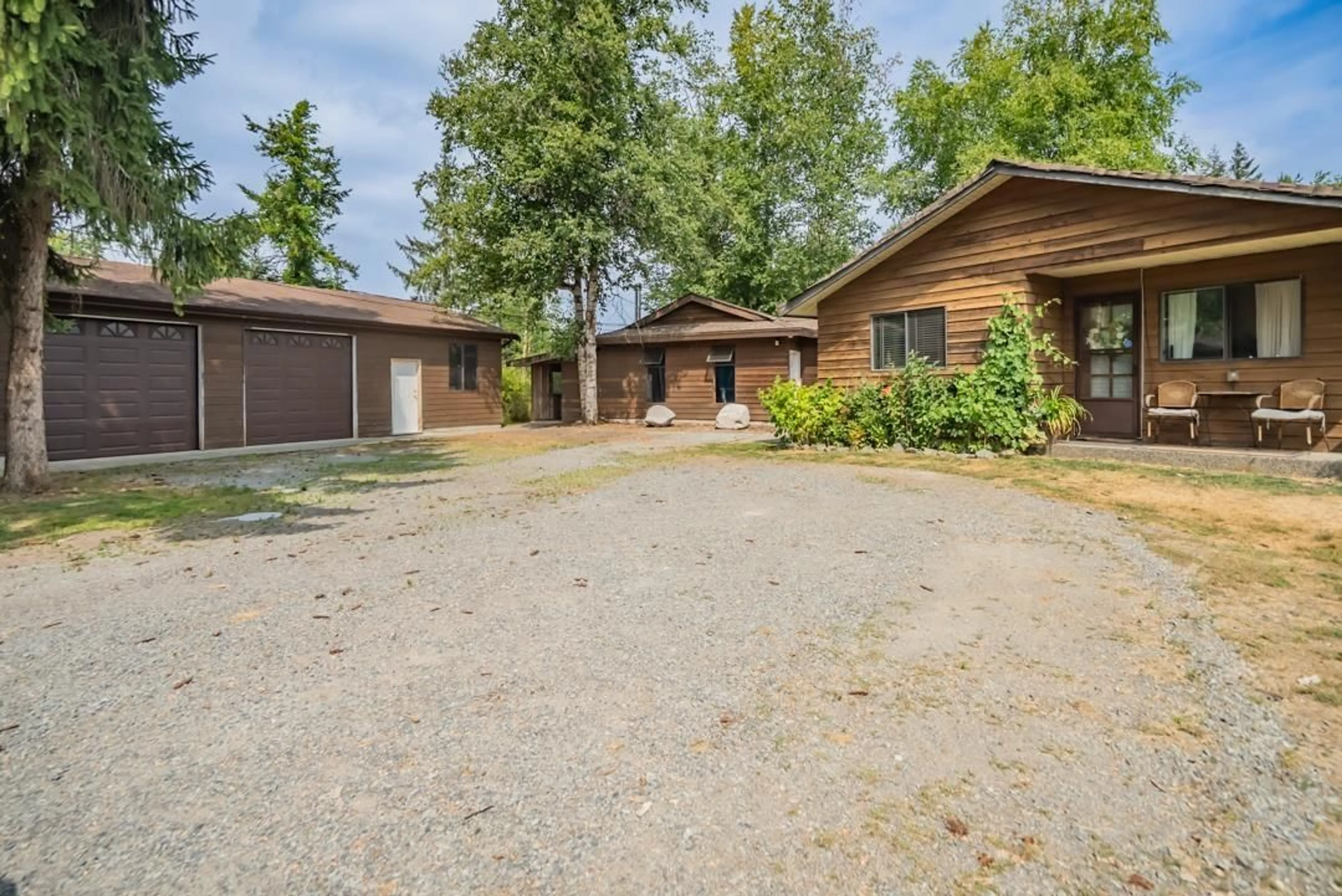 A pic from outside/outdoor area/front of a property/back of a property/a pic from drone, unknown for 26559 58, Langley British Columbia V4W1V6