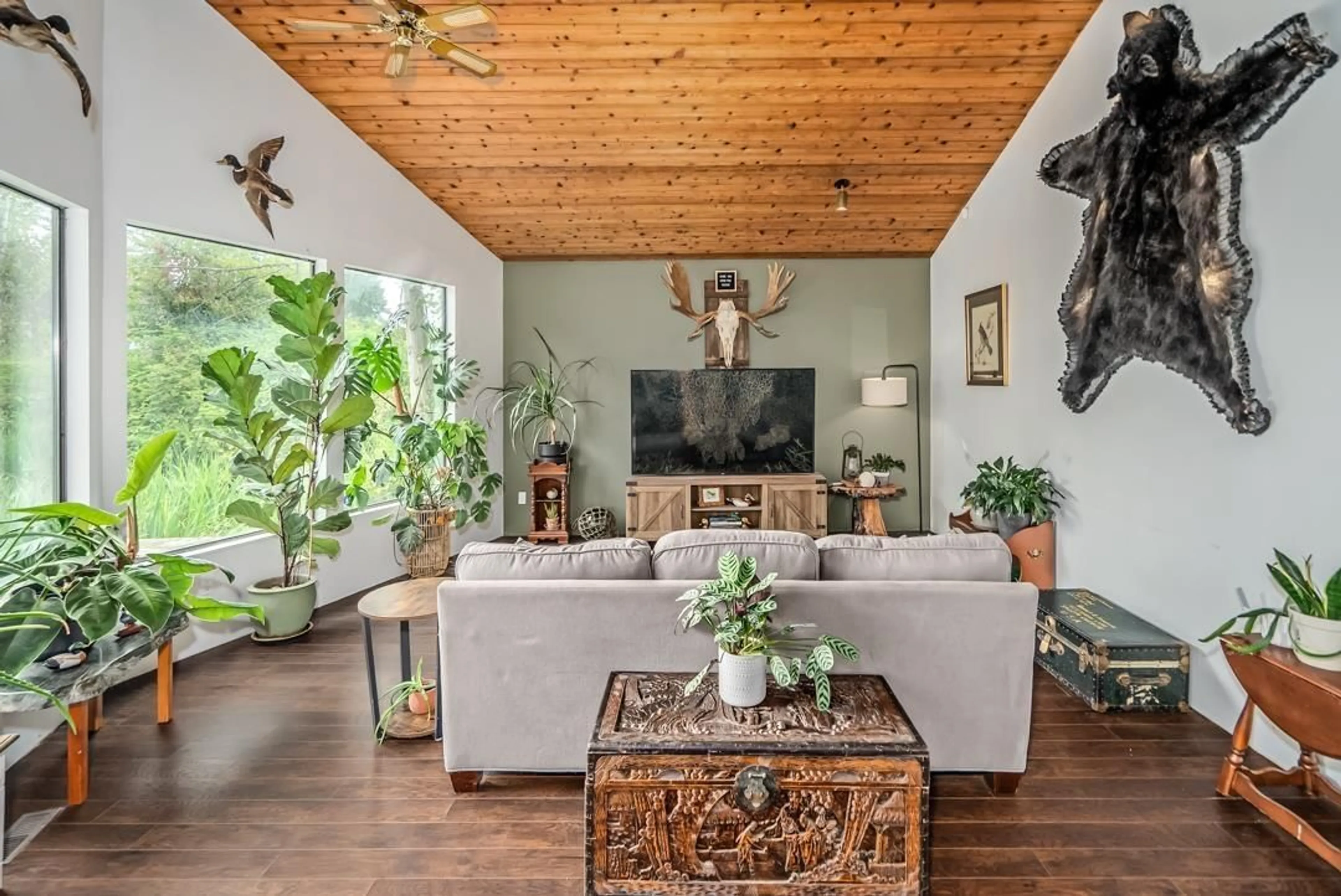 Living room with furniture, wood/laminate floor for 26559 58, Langley British Columbia V4W1V6