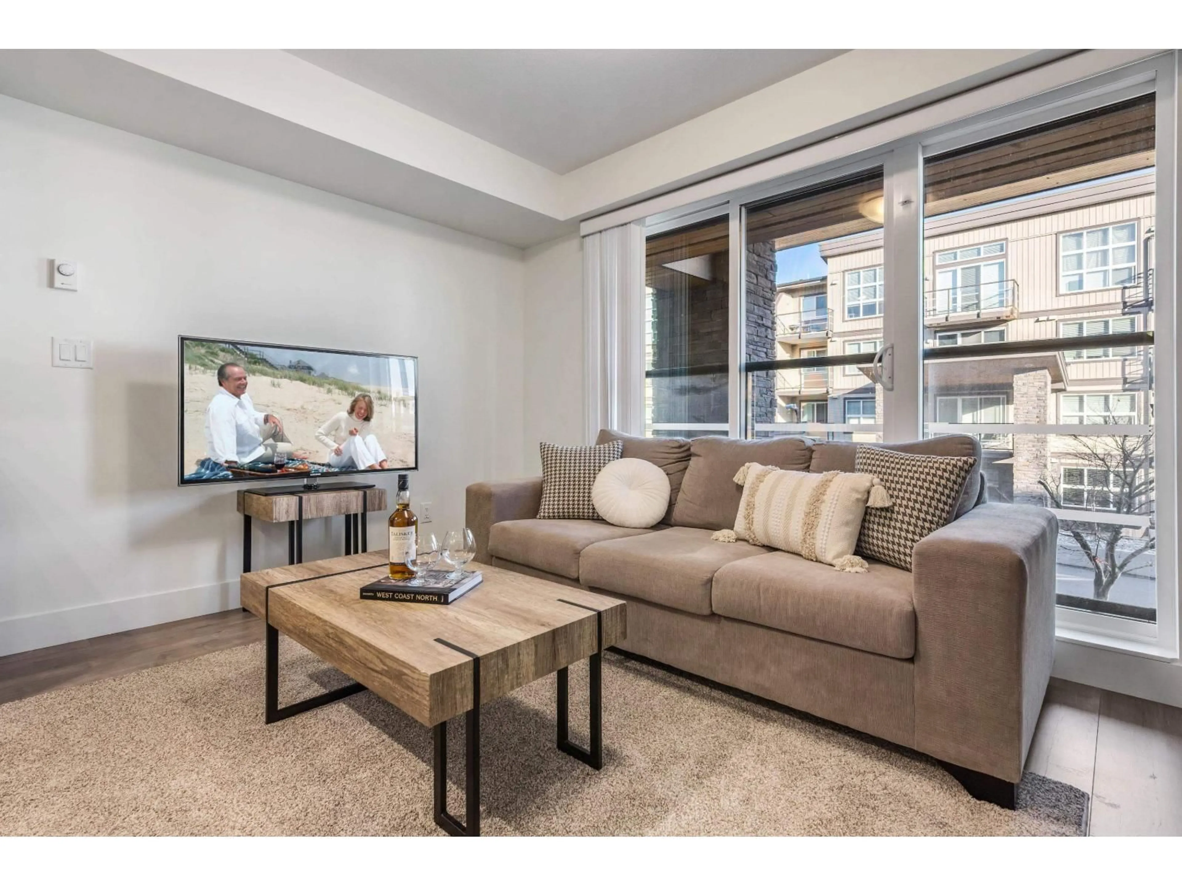 Living room with furniture, unknown for 222 - 30515 CARDINAL, Abbotsford British Columbia V2T0A8