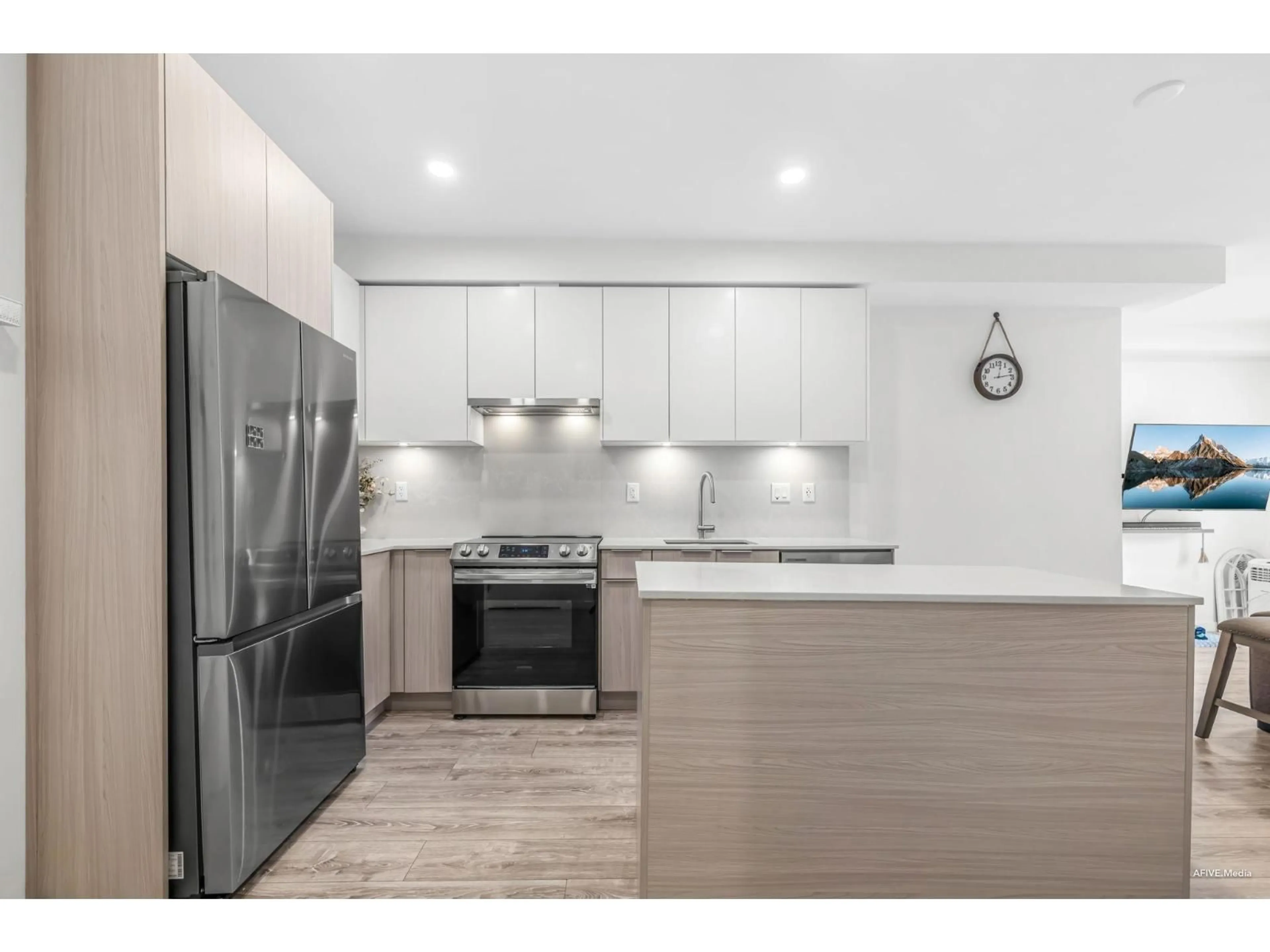 Standard kitchen, unknown for 430 - 13968 LAUREL, Surrey British Columbia V3T0S9