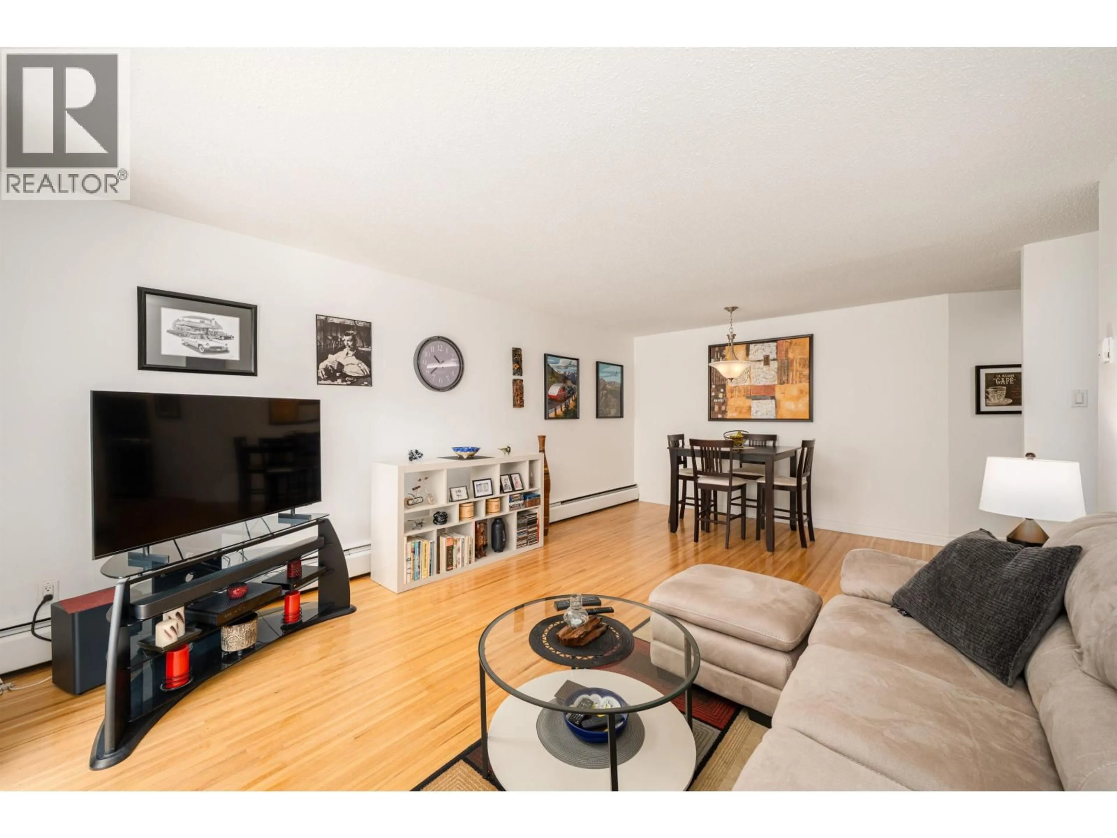 Living room with furniture, wood/laminate floor for 113 - 135 21ST STREET, North Vancouver British Columbia V7M1Z2