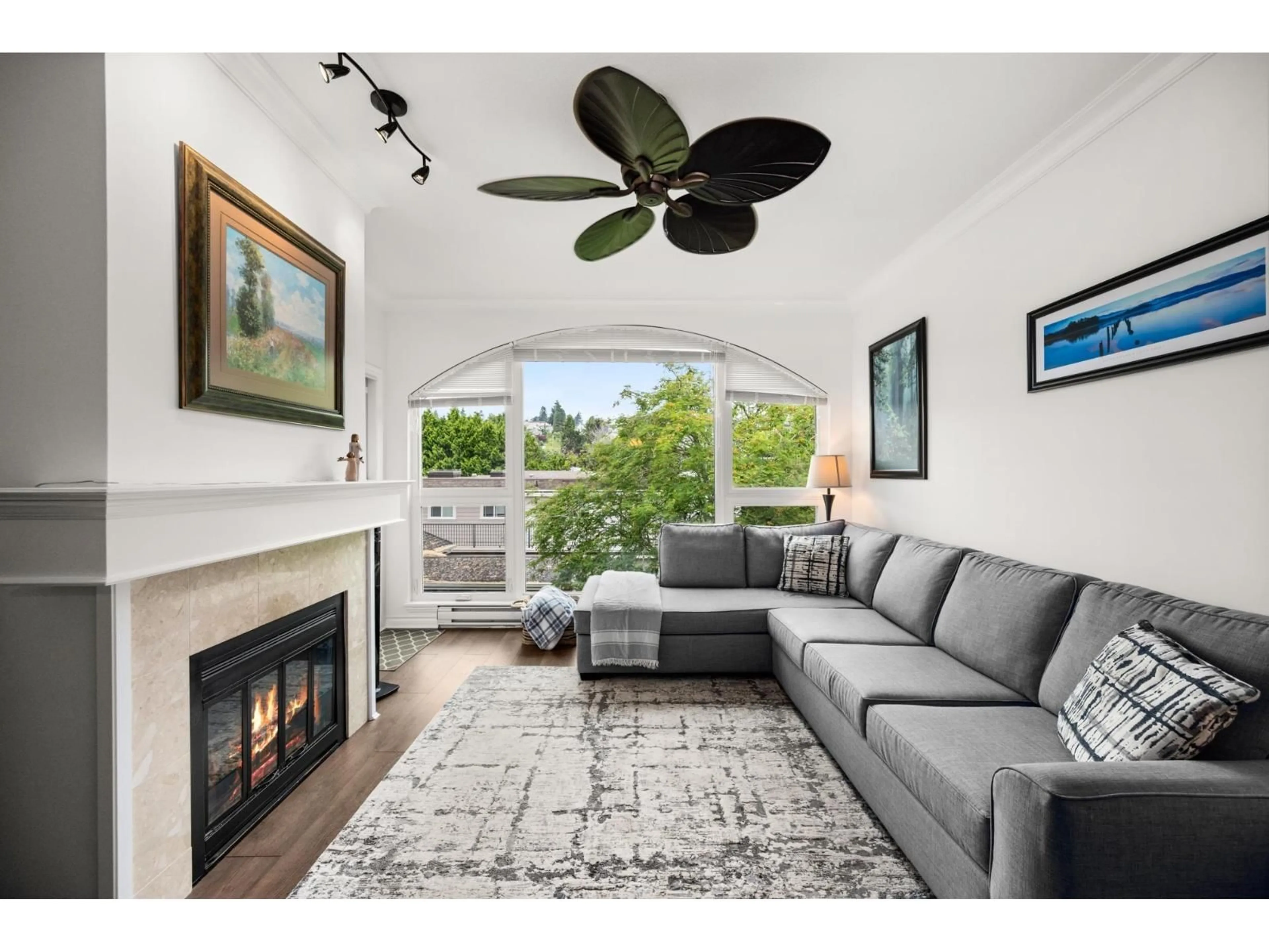 Living room with furniture, unknown for 309 - 15809 MARINE, White Rock British Columbia V4B1E7