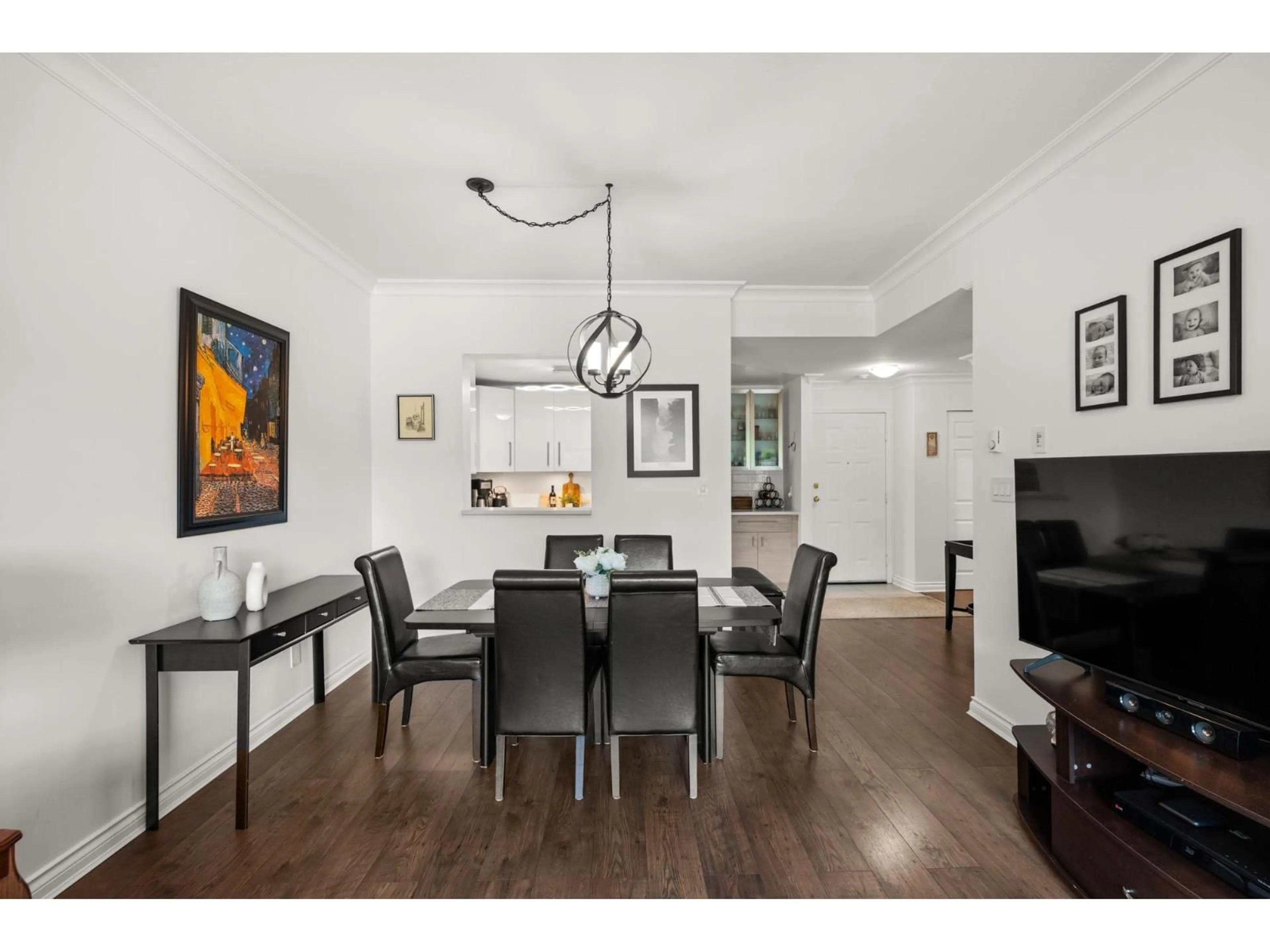 Dining room, wood/laminate floor for 309 - 15809 MARINE, White Rock British Columbia V4B1E7