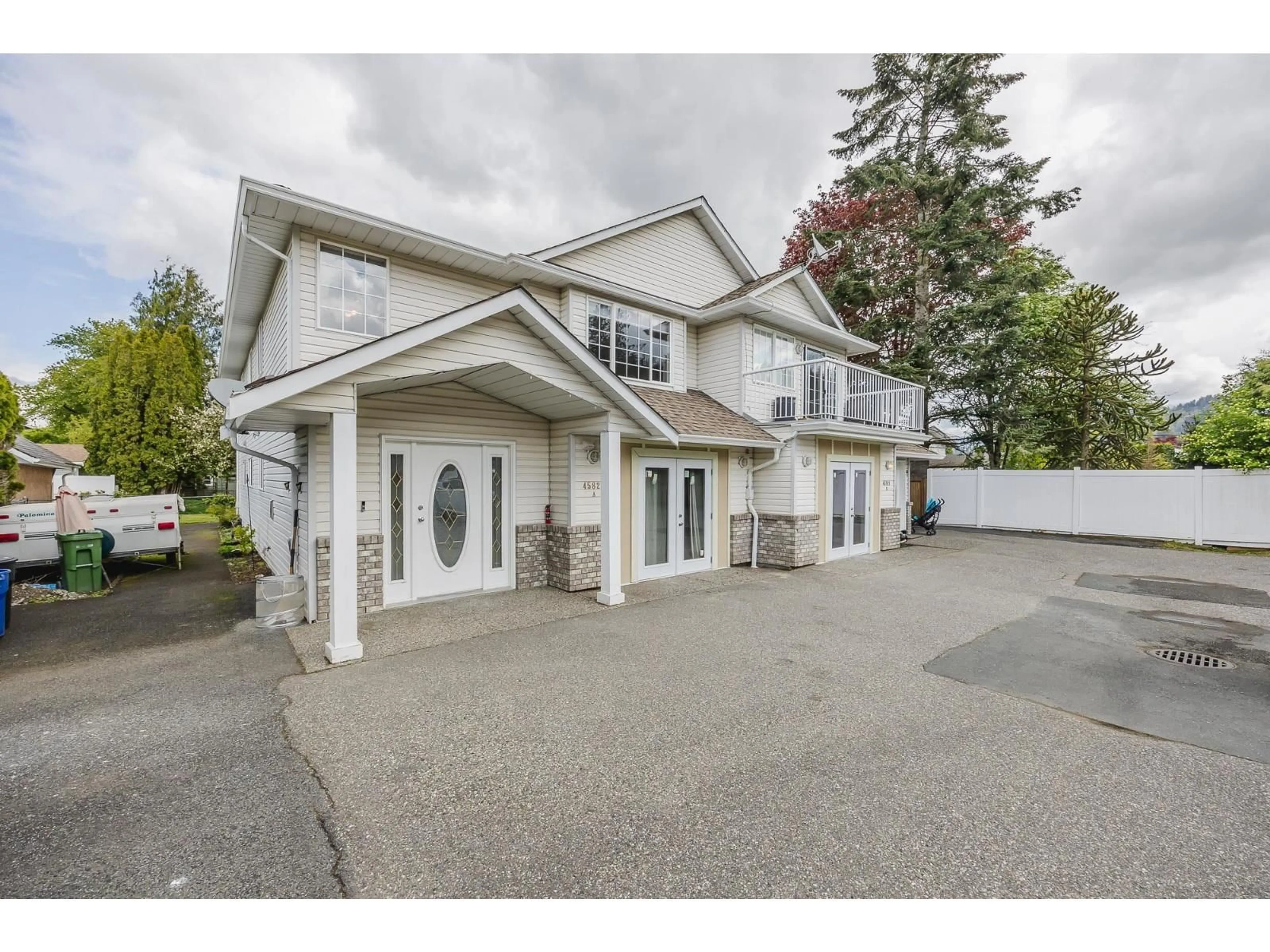 A pic from outside/outdoor area/front of a property/back of a property/a pic from drone, street for 2 - 45821 THOMAS ROAD, Chilliwack British Columbia V2R1B8