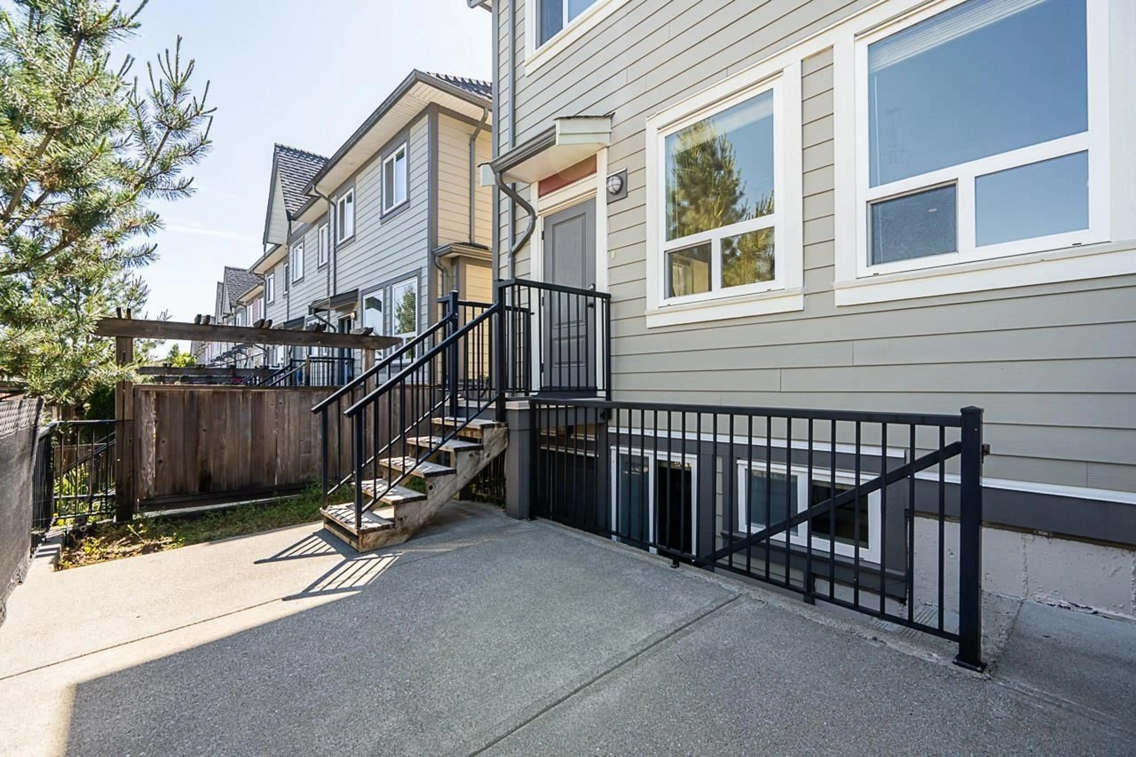 Patio, street for 21037 80, Langley British Columbia V2Y0J4