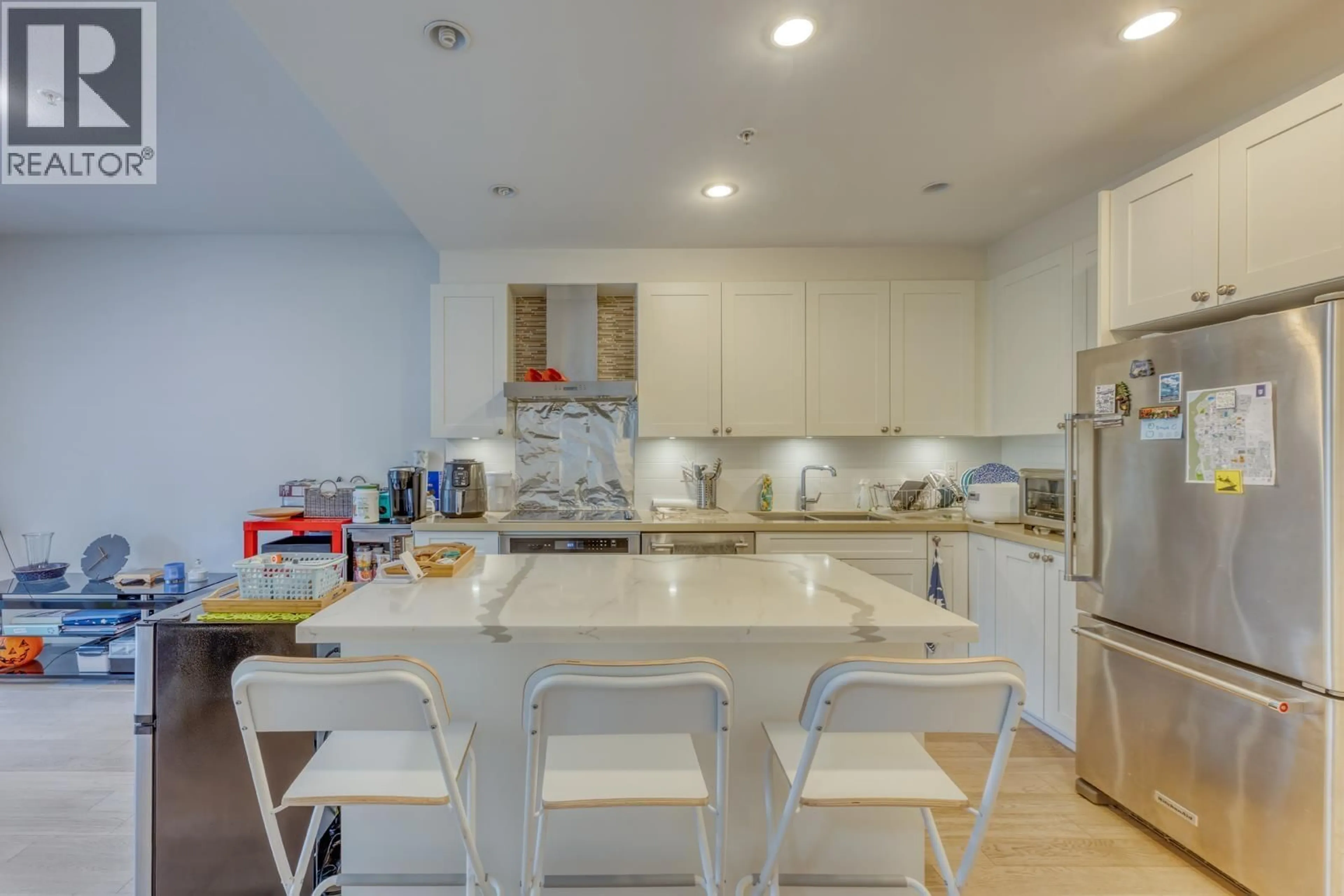 Open concept kitchen, ceramic/tile floor for 314 - 3399 NOEL DRIVE, Burnaby British Columbia V3J0G8