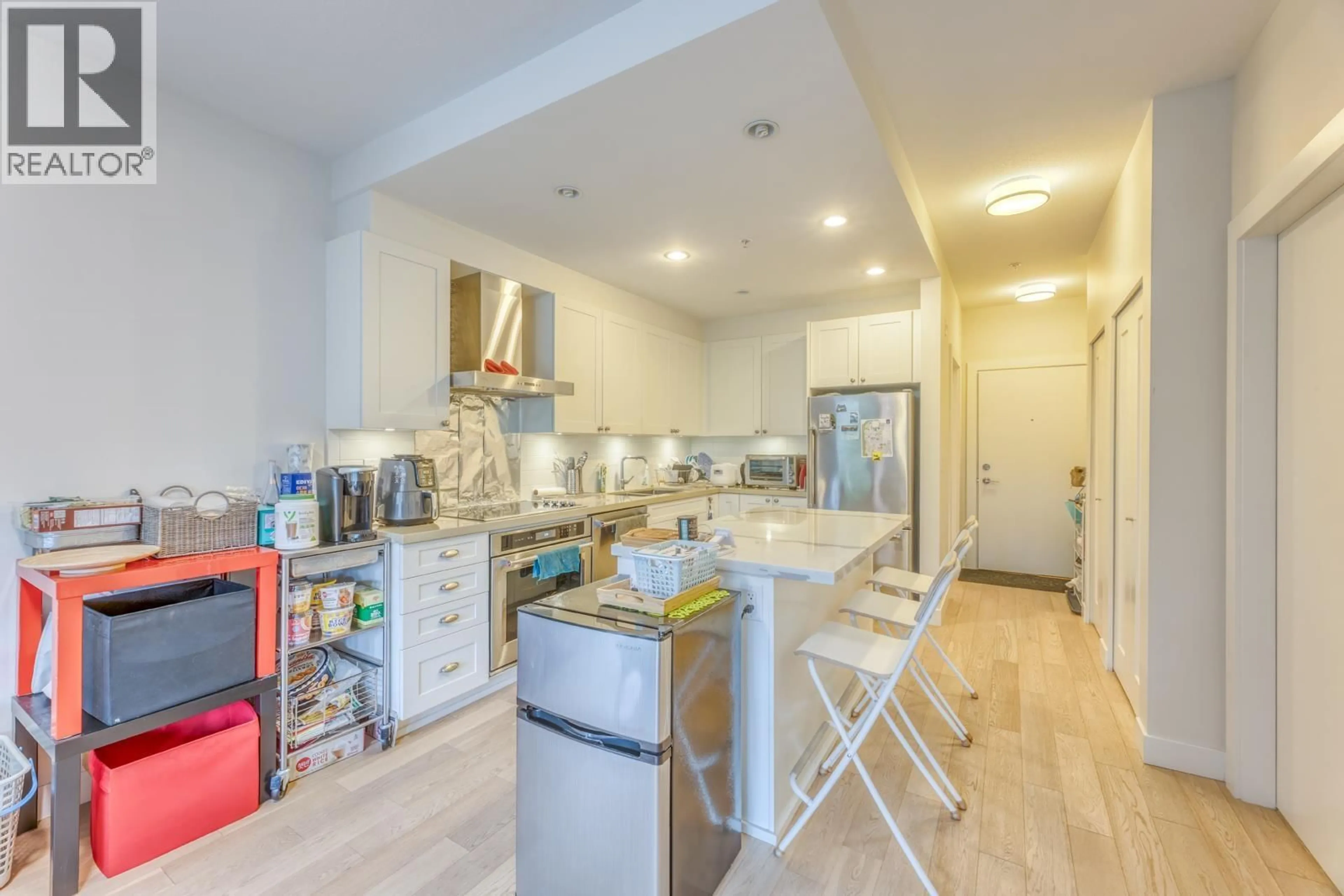 Open concept kitchen, ceramic/tile floor for 314 - 3399 NOEL DRIVE, Burnaby British Columbia V3J0G8