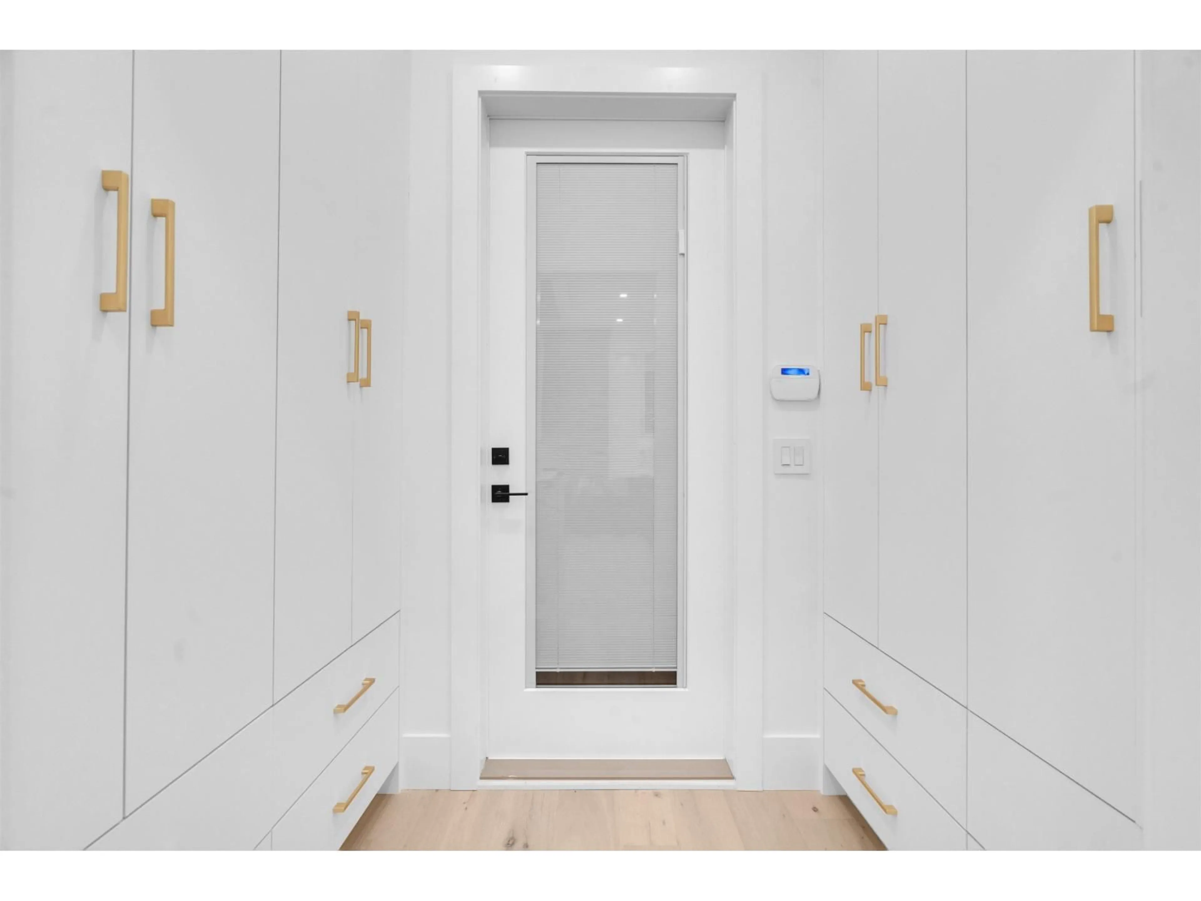 Indoor entryway for 16731 19A, Surrey British Columbia V3Z9M9