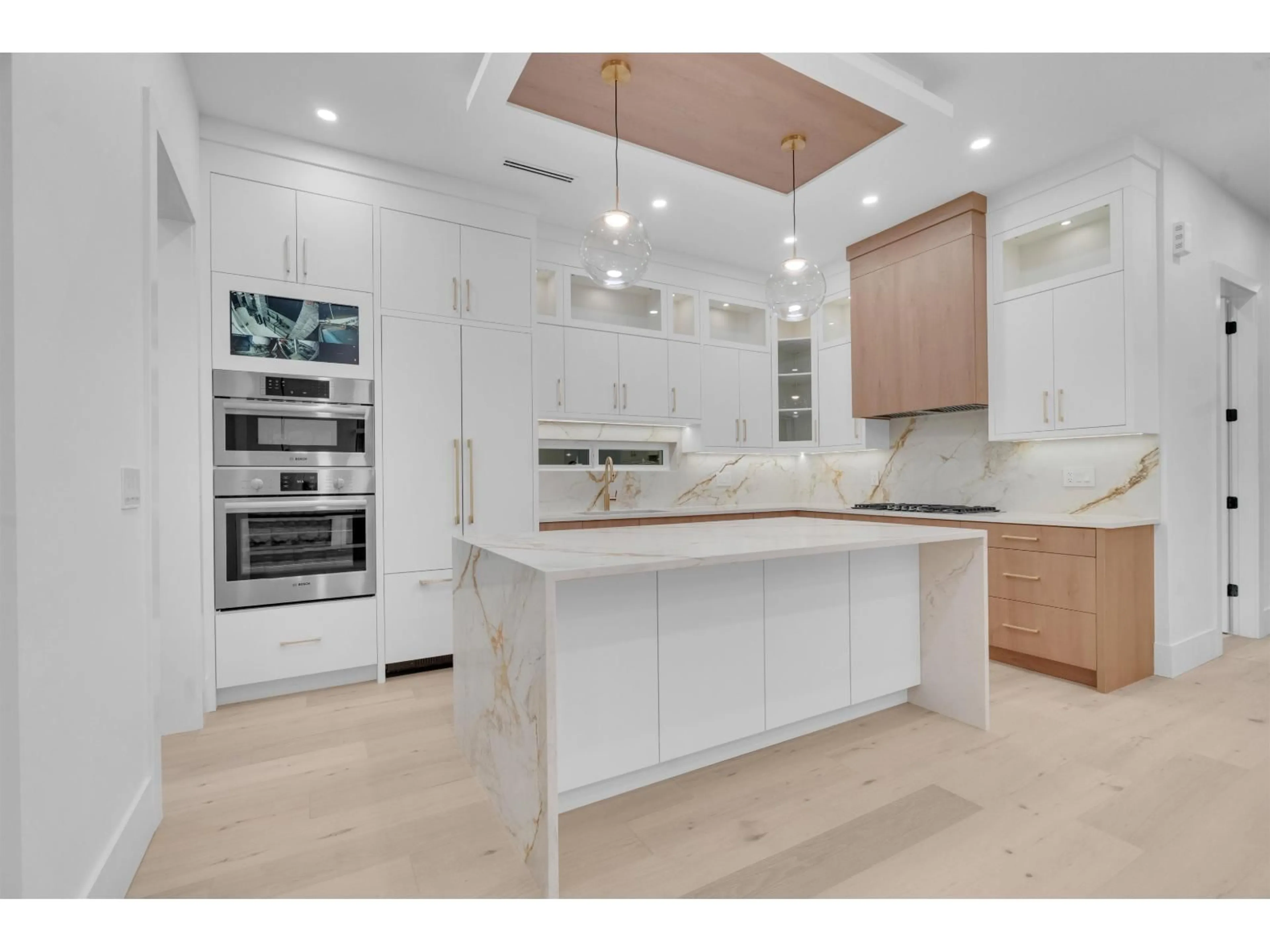 Open concept kitchen, ceramic/tile floor for 16731 19A, Surrey British Columbia V3Z9M9