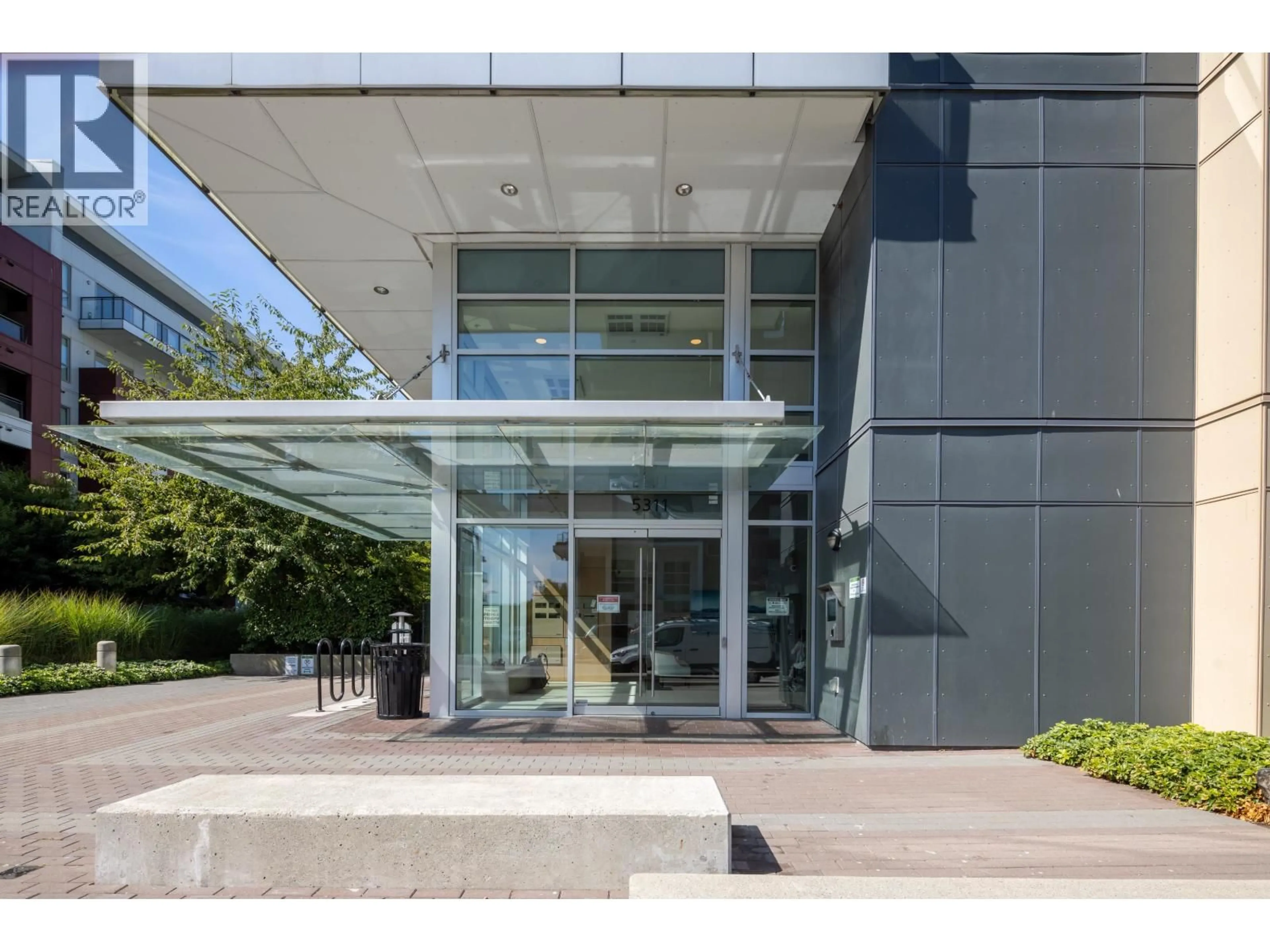 Indoor foyer for 126 - 5311 CEDARBRIDGE WAY, Richmond British Columbia V6X0M3