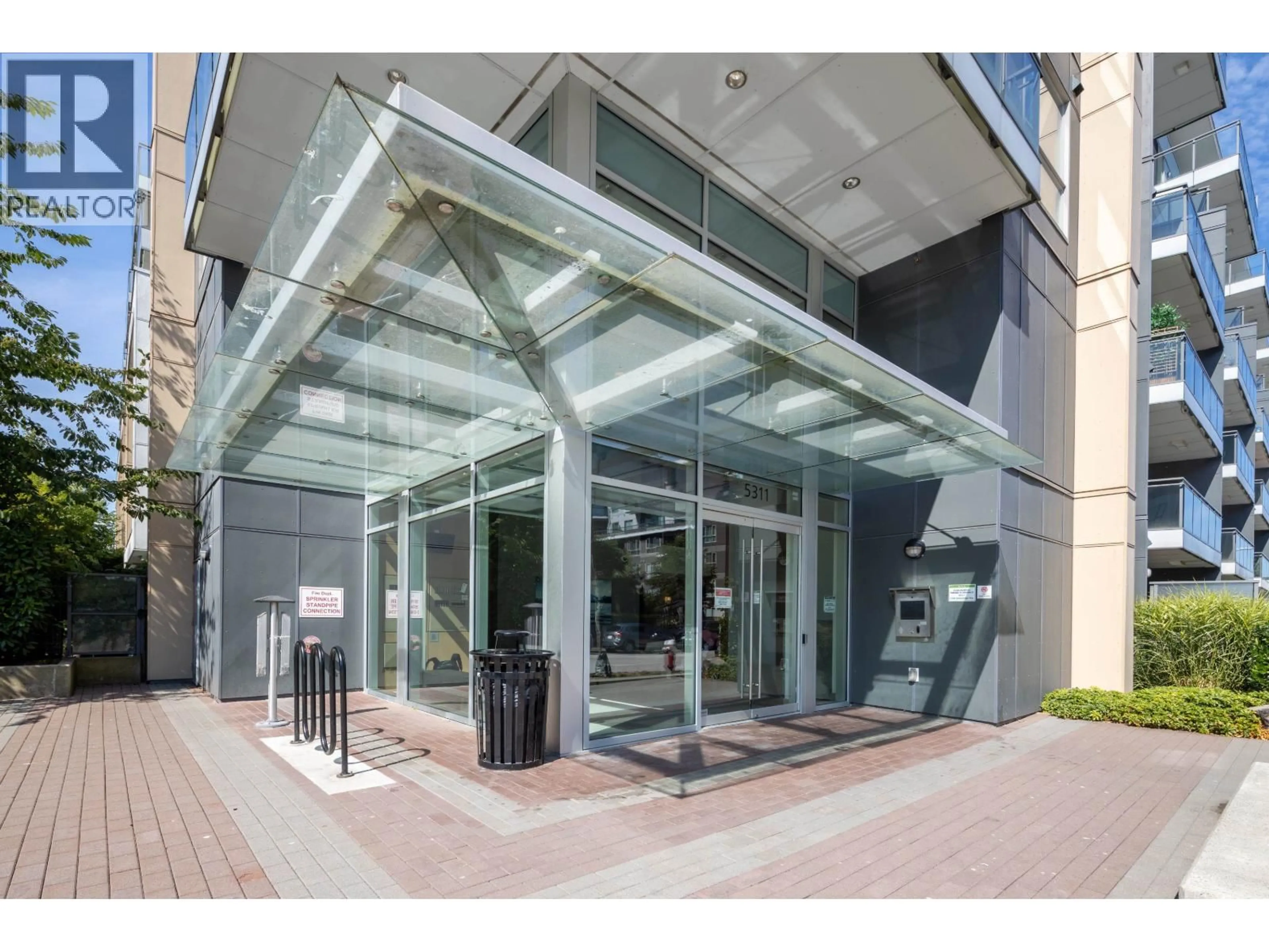 Indoor foyer for 126 - 5311 CEDARBRIDGE WAY, Richmond British Columbia V6X0M3
