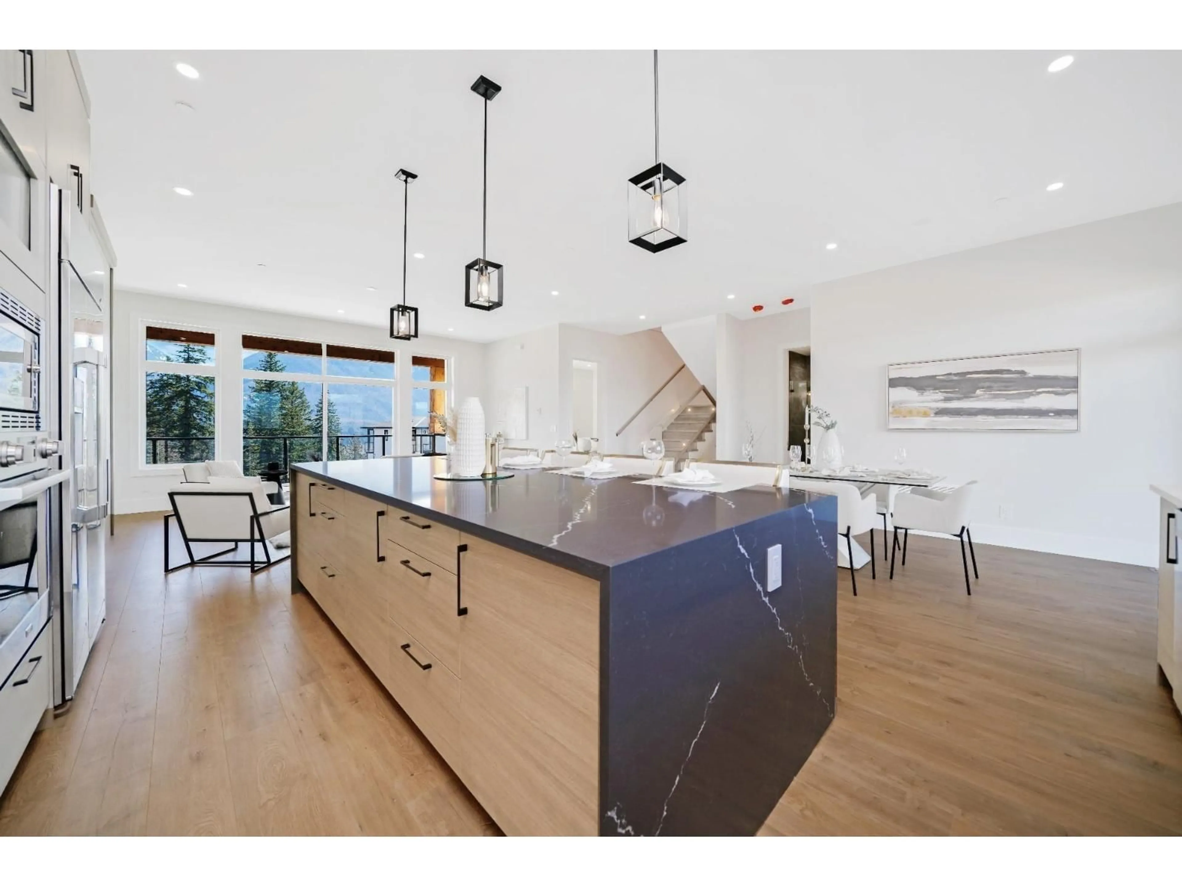 Open concept kitchen, ceramic/tile floor for 46137 CRESTVIEW DRIVE, Chilliwack British Columbia V2R6G4
