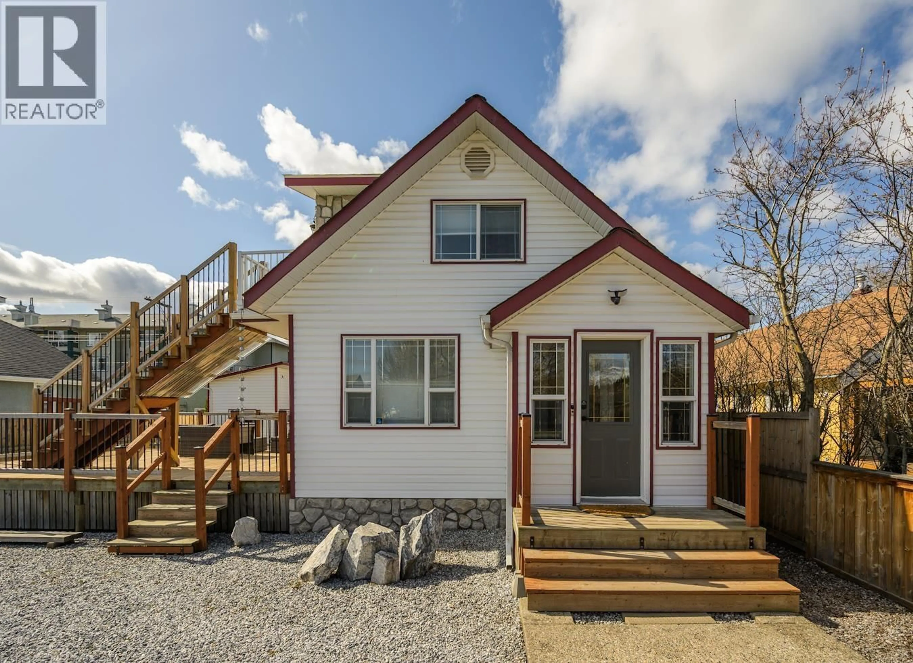 Home with vinyl exterior material, street for 1675 5TH AVENUE, Prince George British Columbia V2L3M2