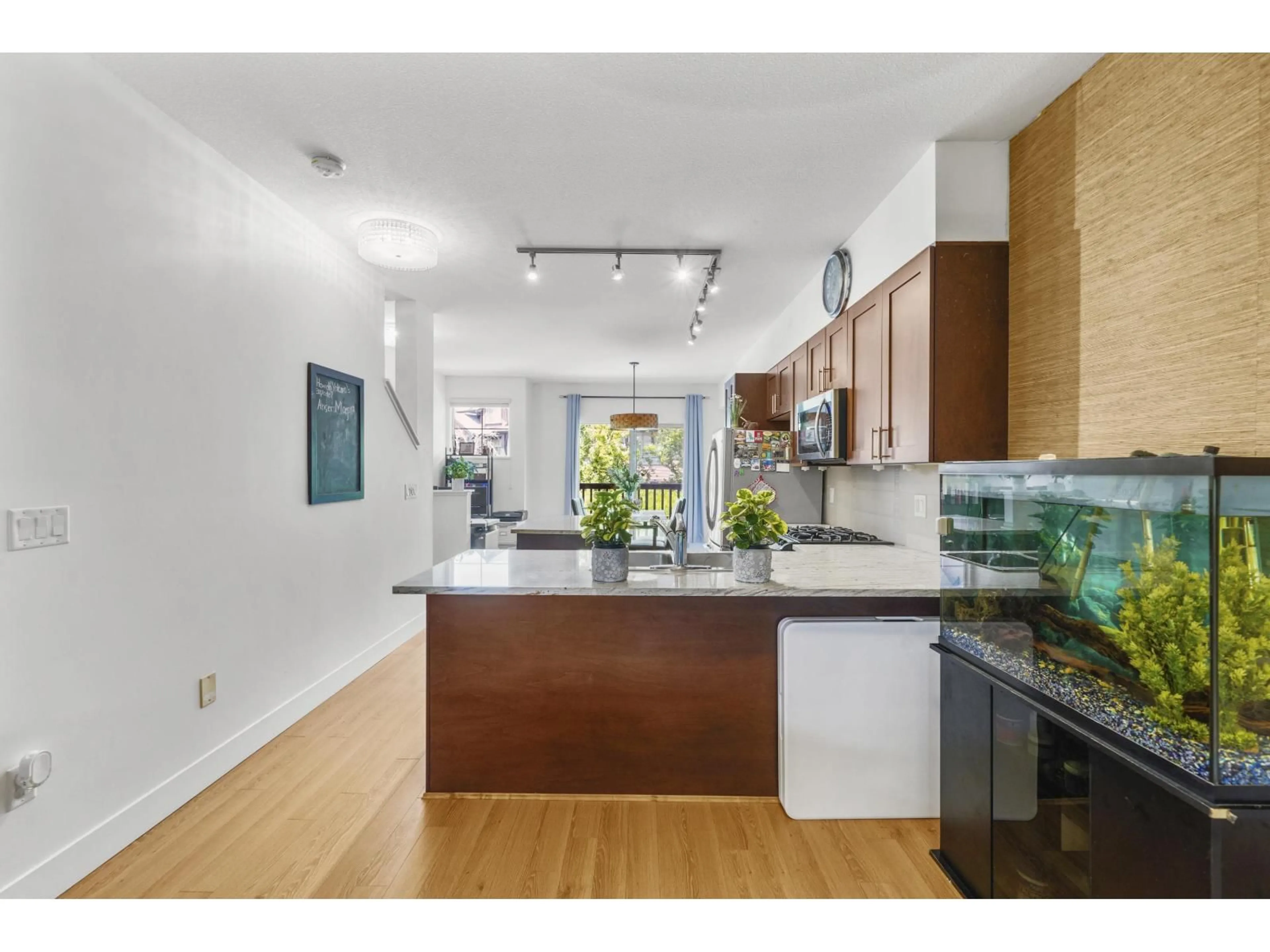 Open concept kitchen, unknown for 15 - 19478 65, Surrey British Columbia V4N5X5