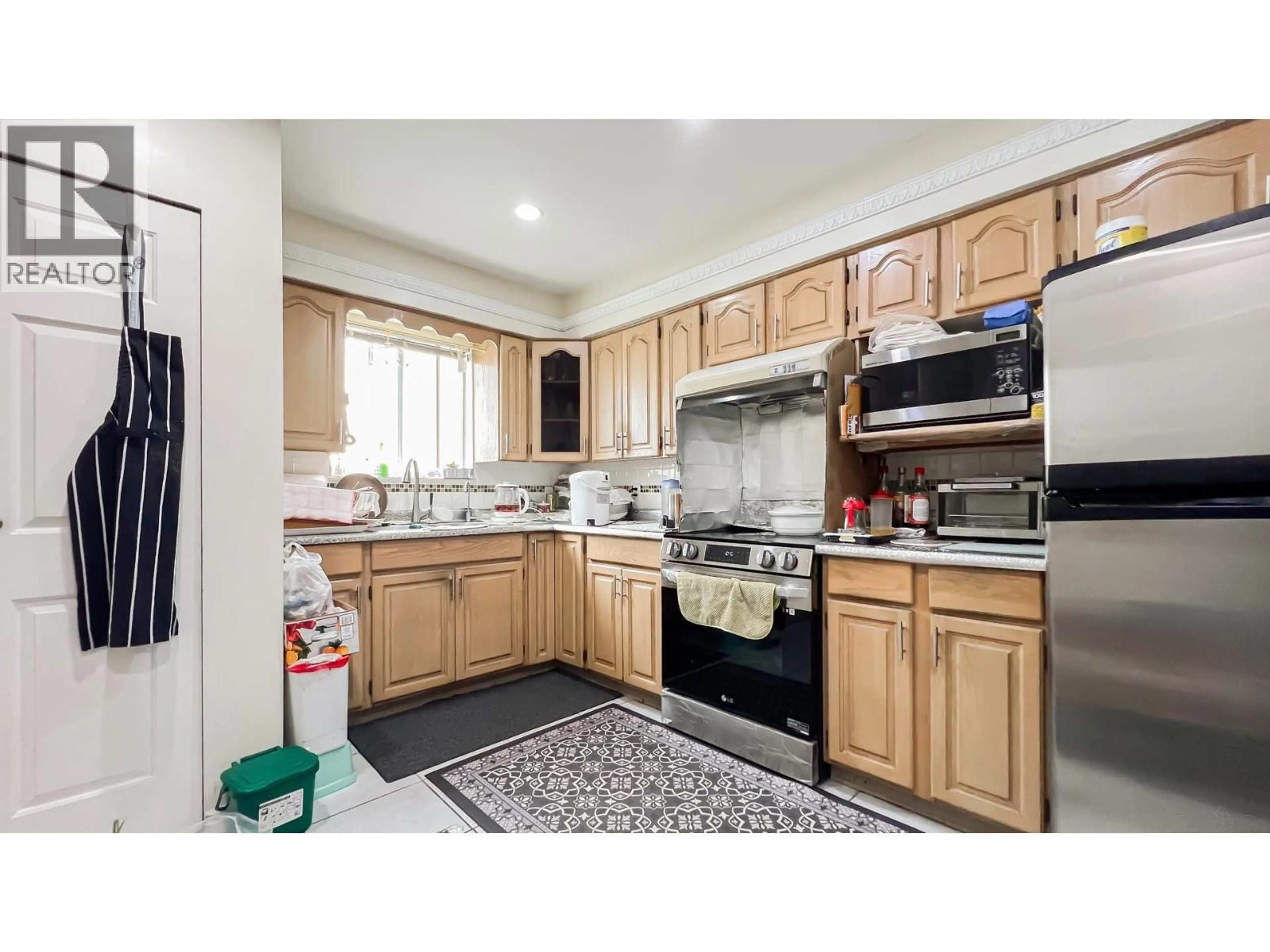 Standard kitchen, unknown for 1860 MARINE DRIVE, Vancouver British Columbia V5P2R8