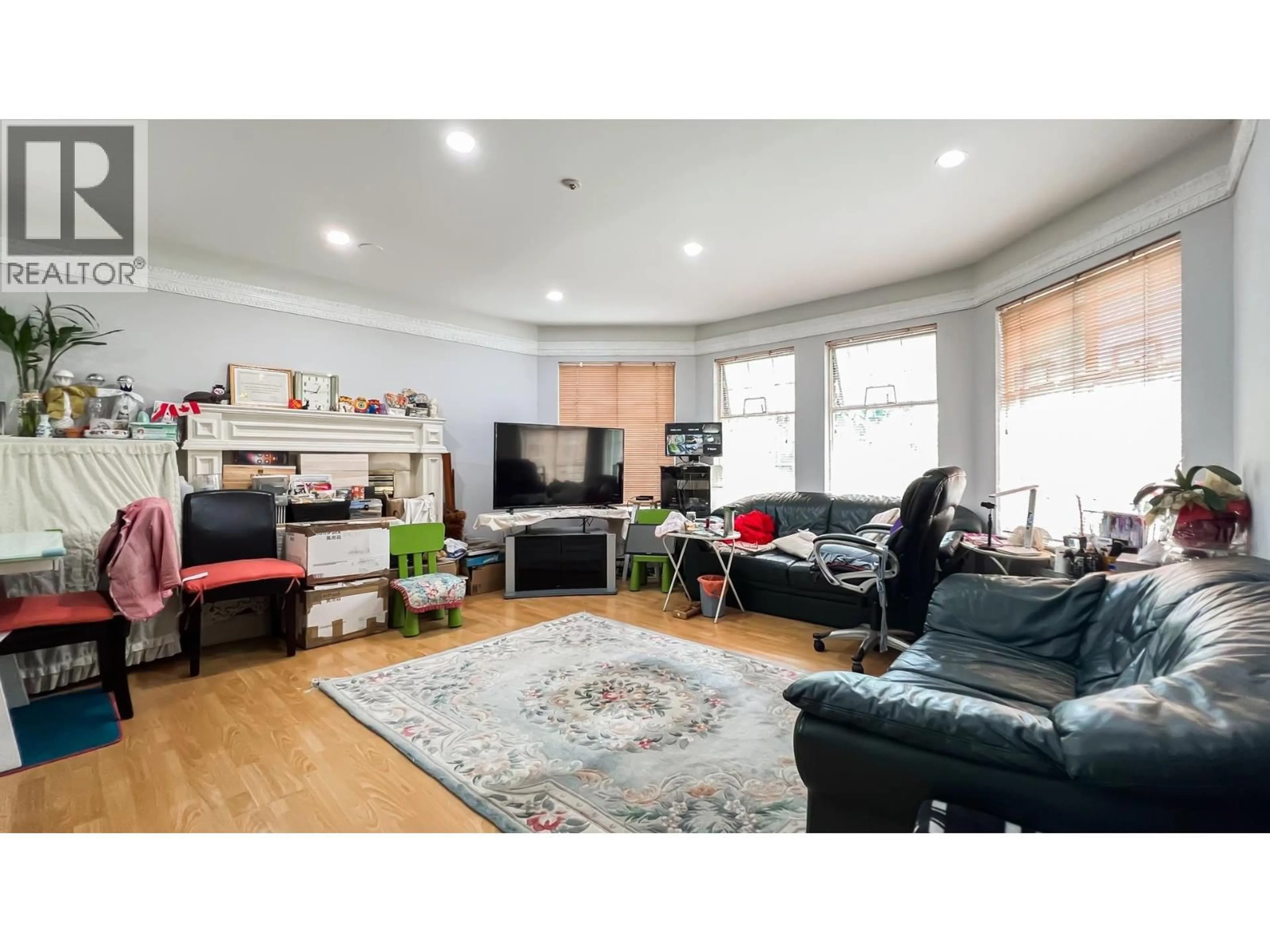 Living room with furniture, wood/laminate floor for 1860 MARINE DRIVE, Vancouver British Columbia V5P2R8