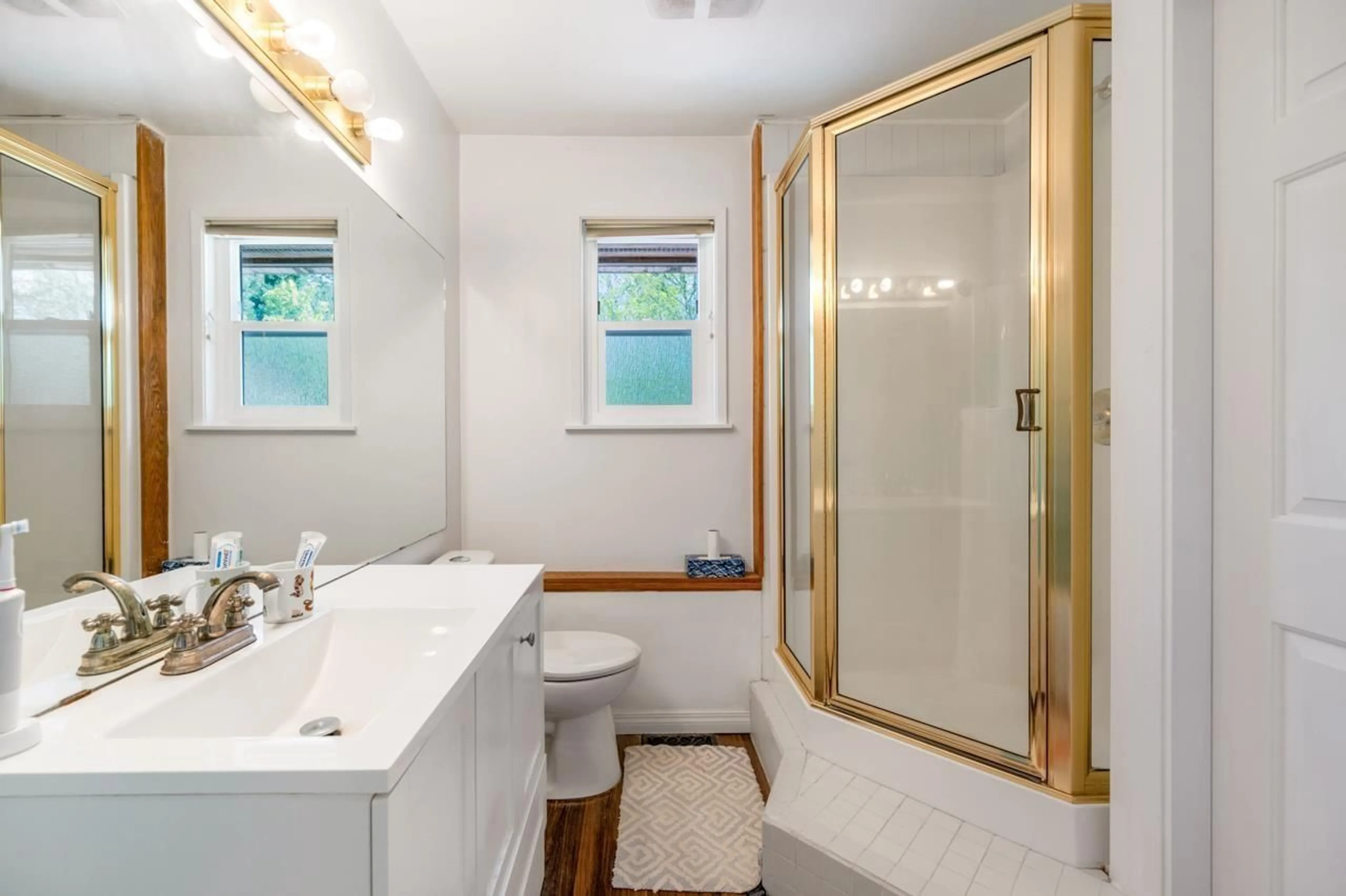 Standard bathroom, ceramic/tile floor for 2271 171, Surrey British Columbia V3Z9X6