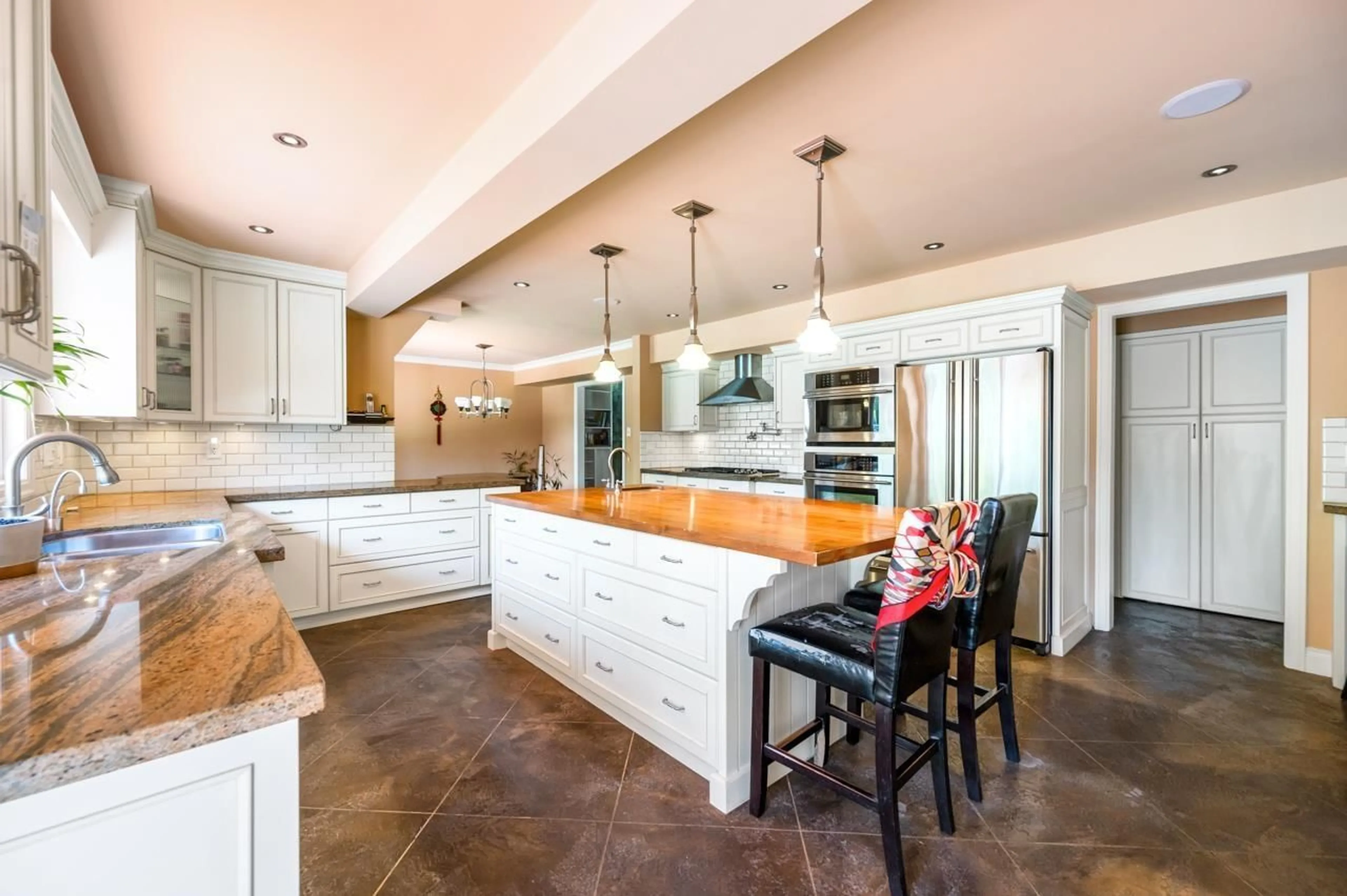 Open concept kitchen, ceramic/tile floor for 2271 171, Surrey British Columbia V3Z9X6