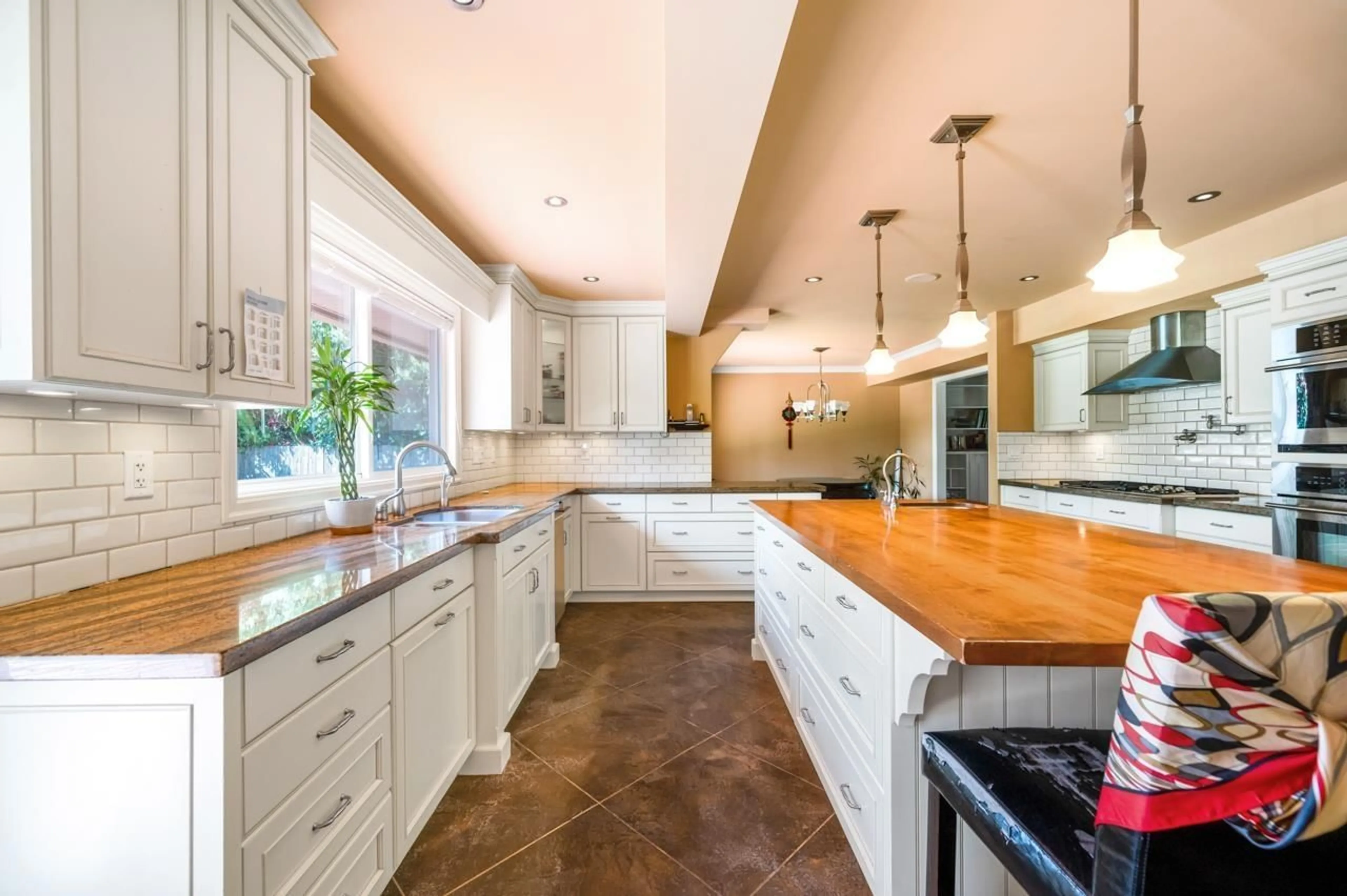 Open concept kitchen, ceramic/tile floor for 2271 171, Surrey British Columbia V3Z9X6