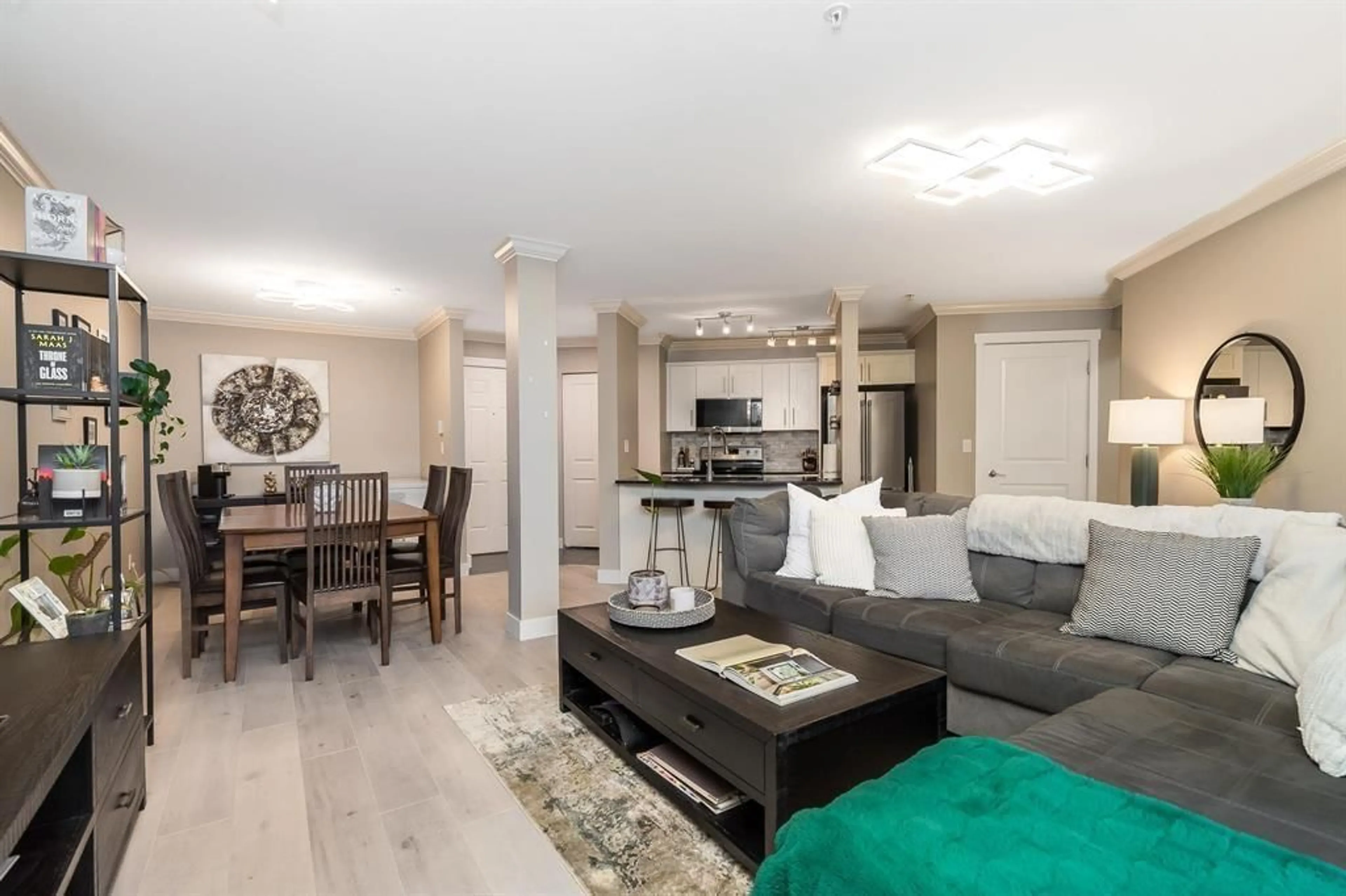 Living room with furniture, unknown for 111 - 19340 65, Surrey British Columbia V4N0A3
