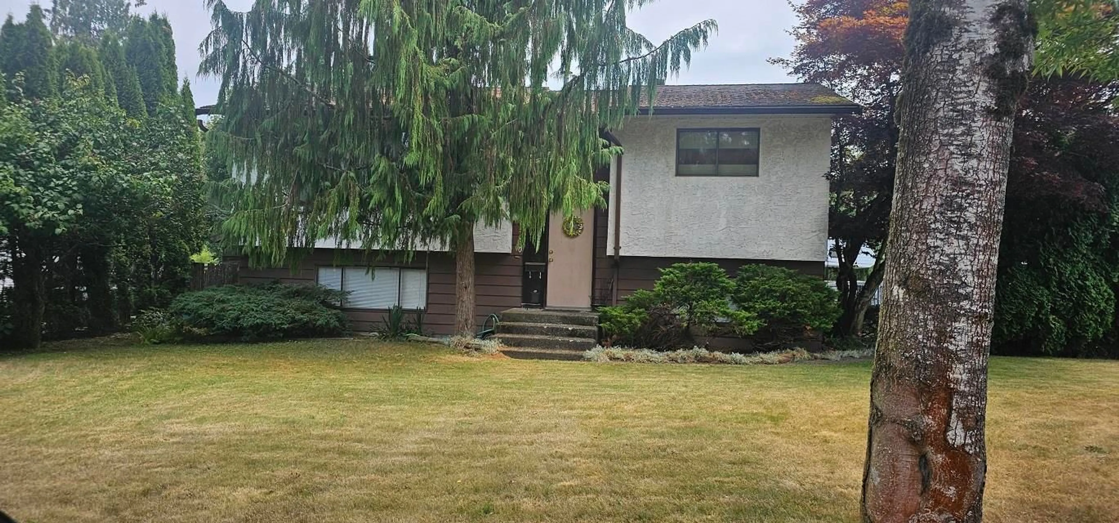Home with vinyl exterior material, street for 7580 142, Surrey British Columbia V3W6V8