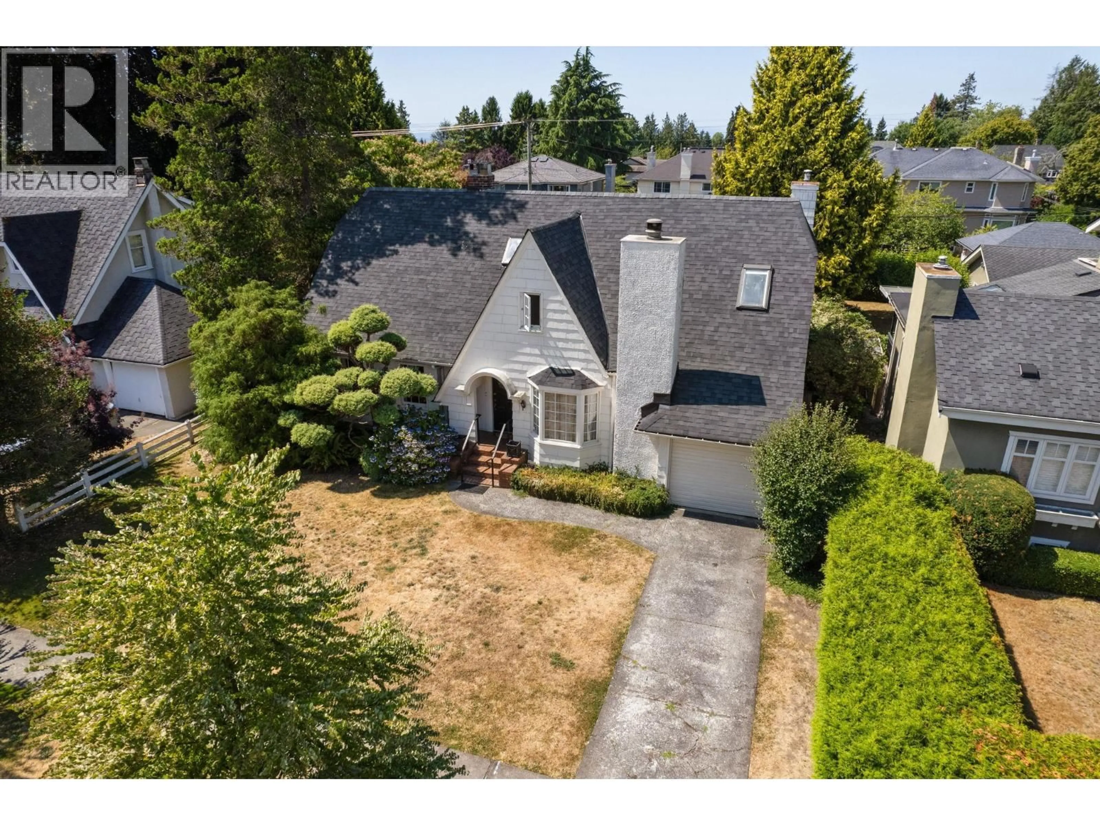 A pic from outside/outdoor area/front of a property/back of a property/a pic from drone, street for 6925 CYPRESS STREET, Vancouver British Columbia V6P5L9