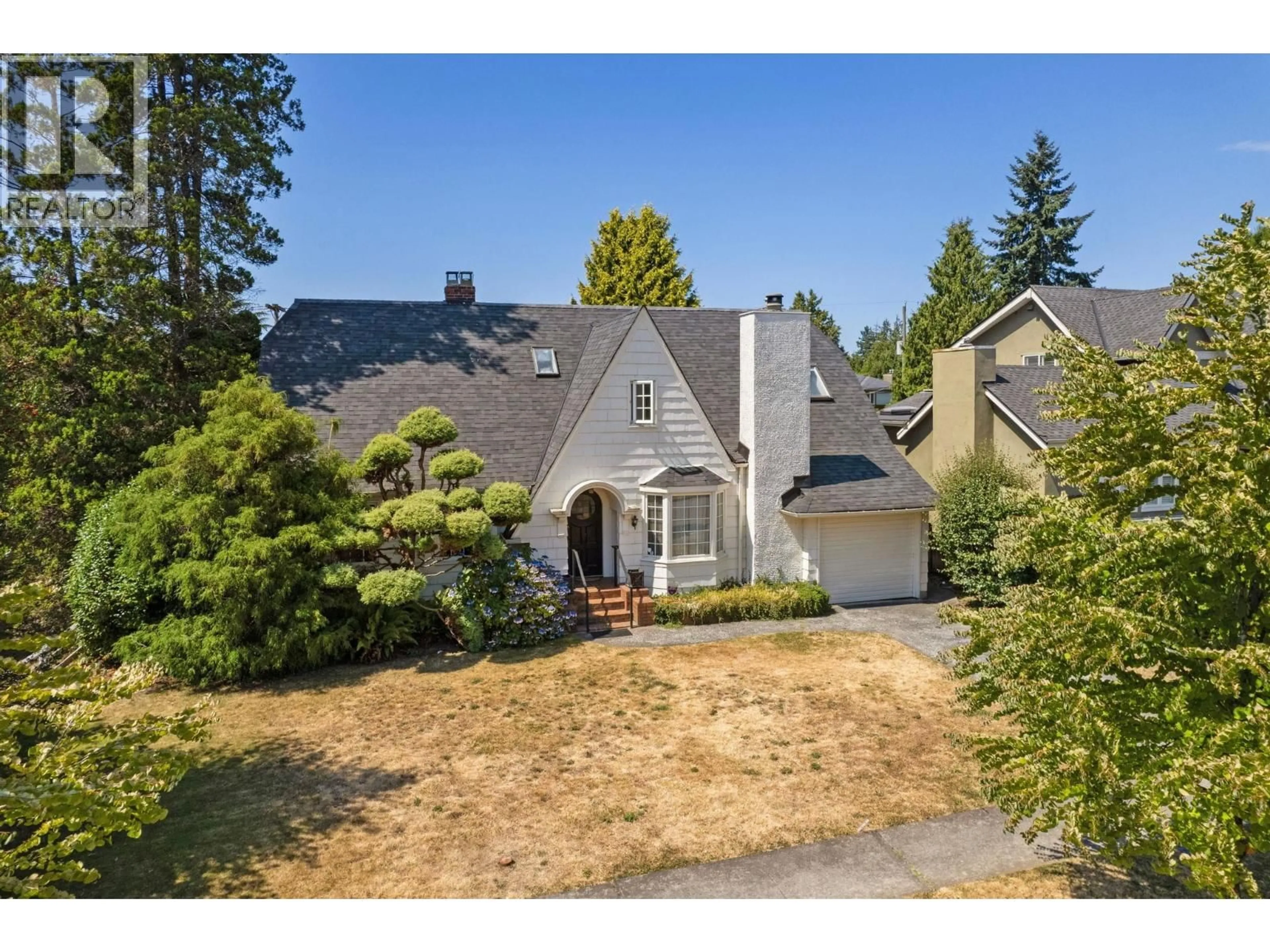 A pic from outside/outdoor area/front of a property/back of a property/a pic from drone, street for 6925 CYPRESS STREET, Vancouver British Columbia V6P5L9