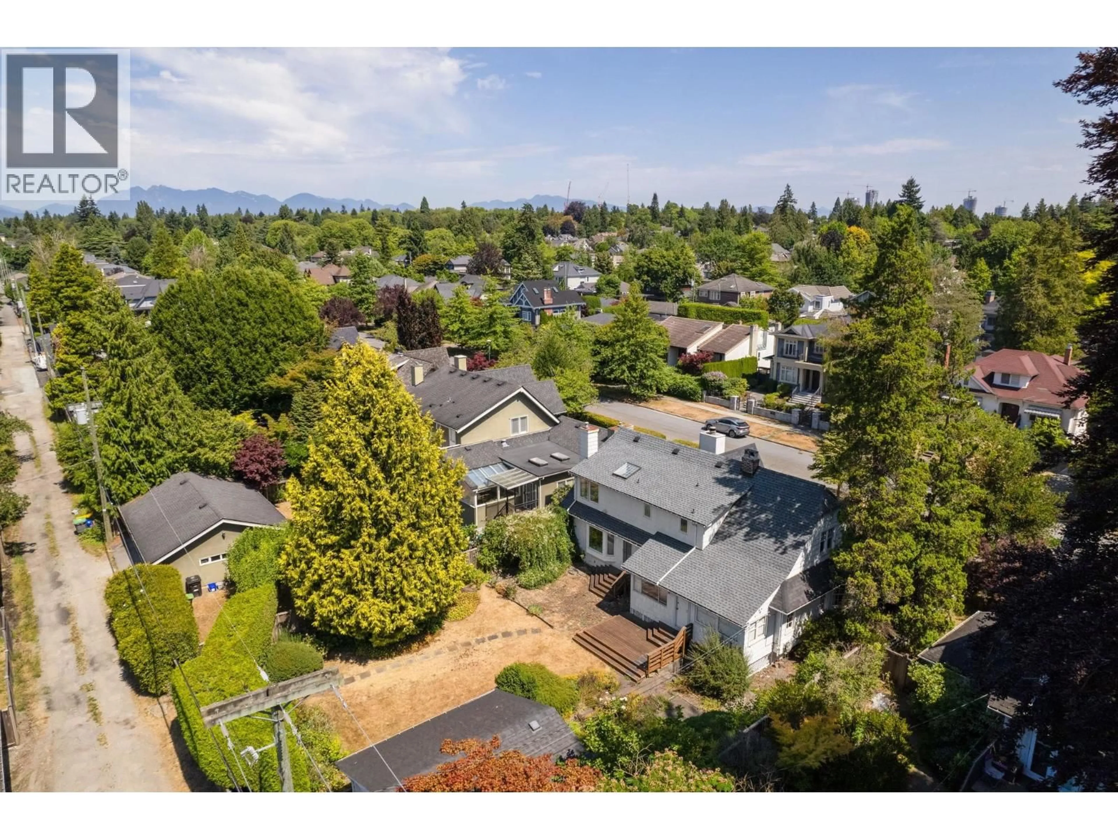 A pic from outside/outdoor area/front of a property/back of a property/a pic from drone, mountain view for 6925 CYPRESS STREET, Vancouver British Columbia V6P5L9
