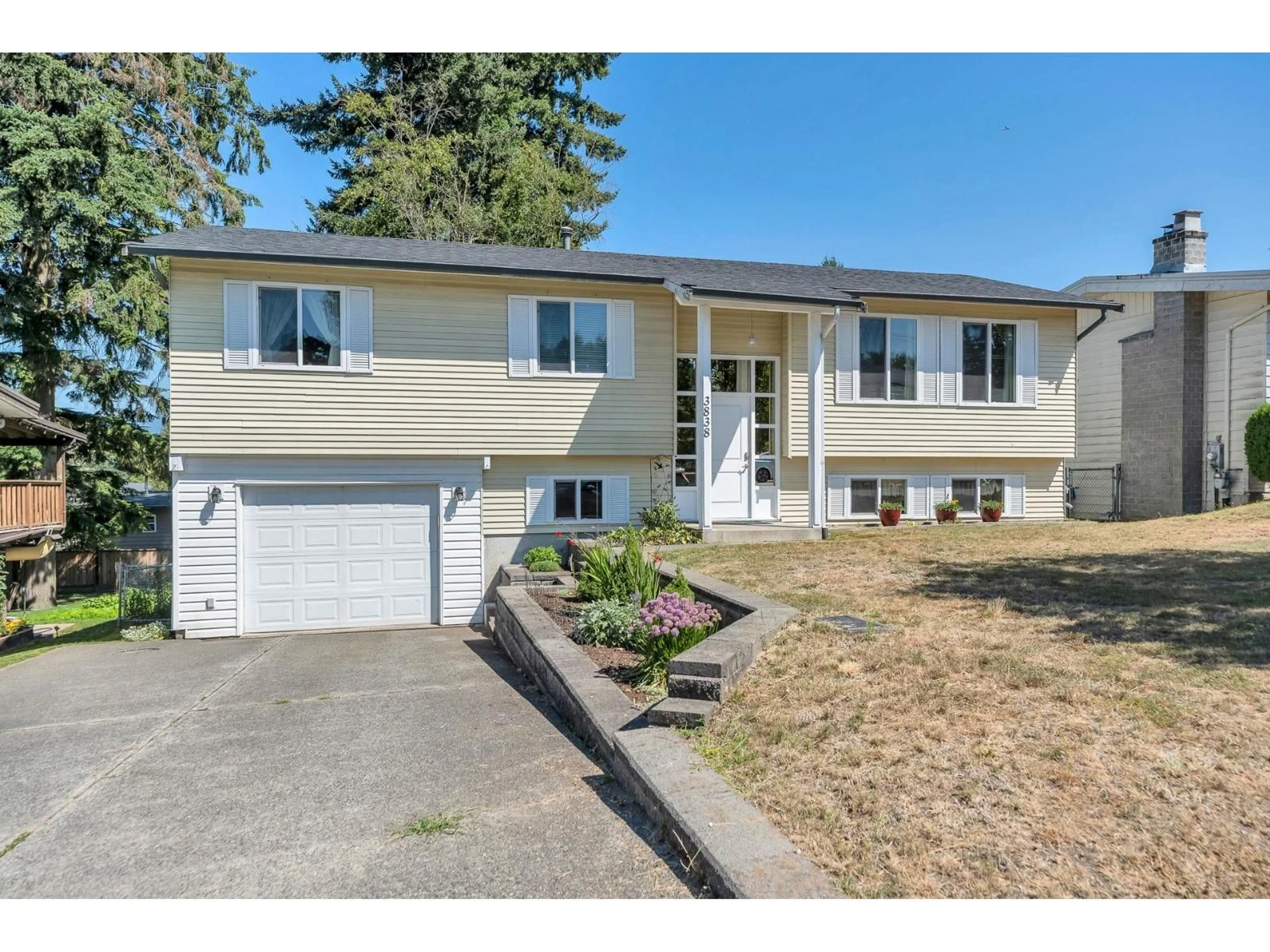 Home with vinyl exterior material, street for 3838 CHADSEY, Abbotsford British Columbia V2S7A1