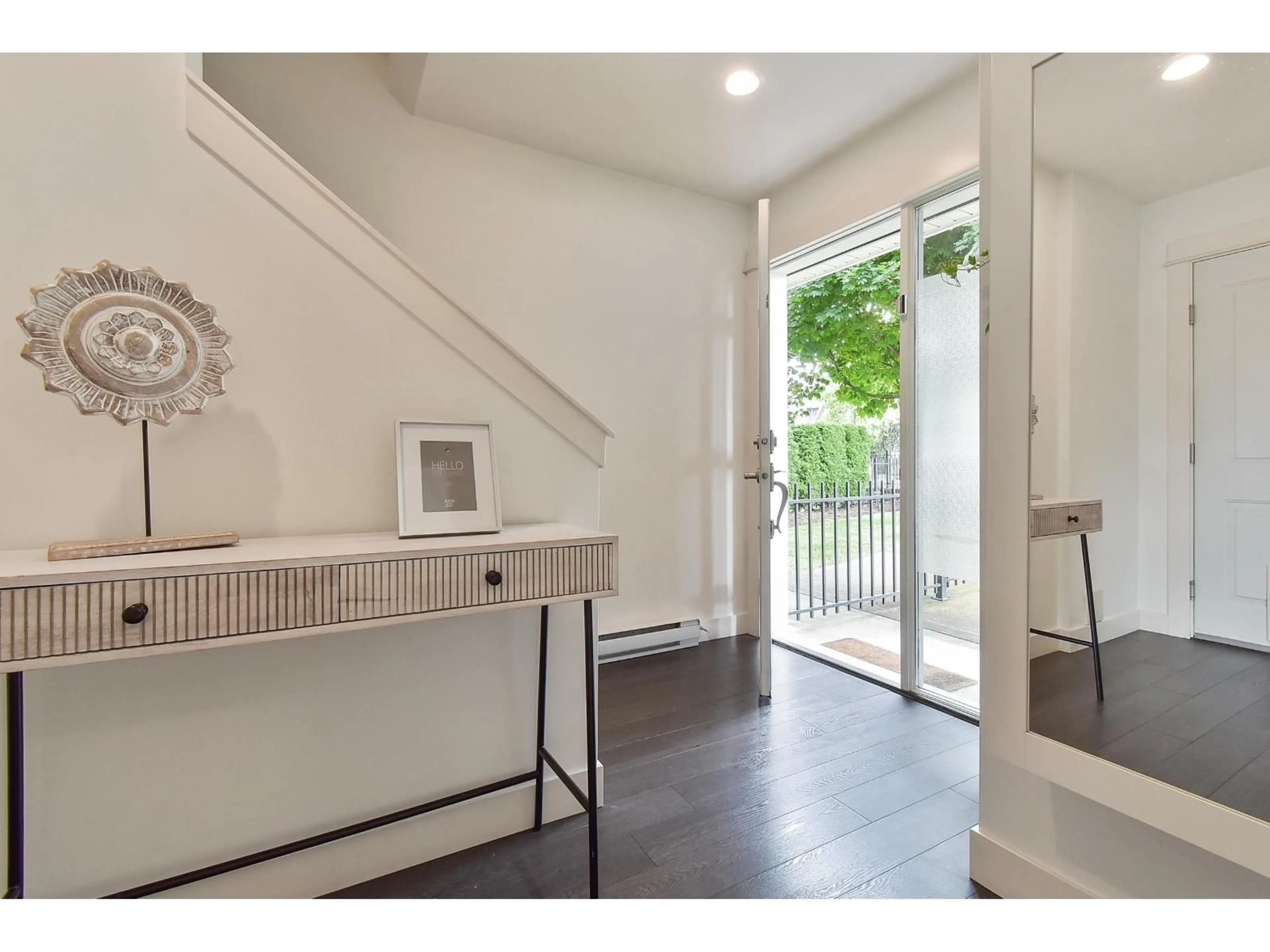 Indoor entryway for 47 - 2469 164, Surrey British Columbia V3S0E2