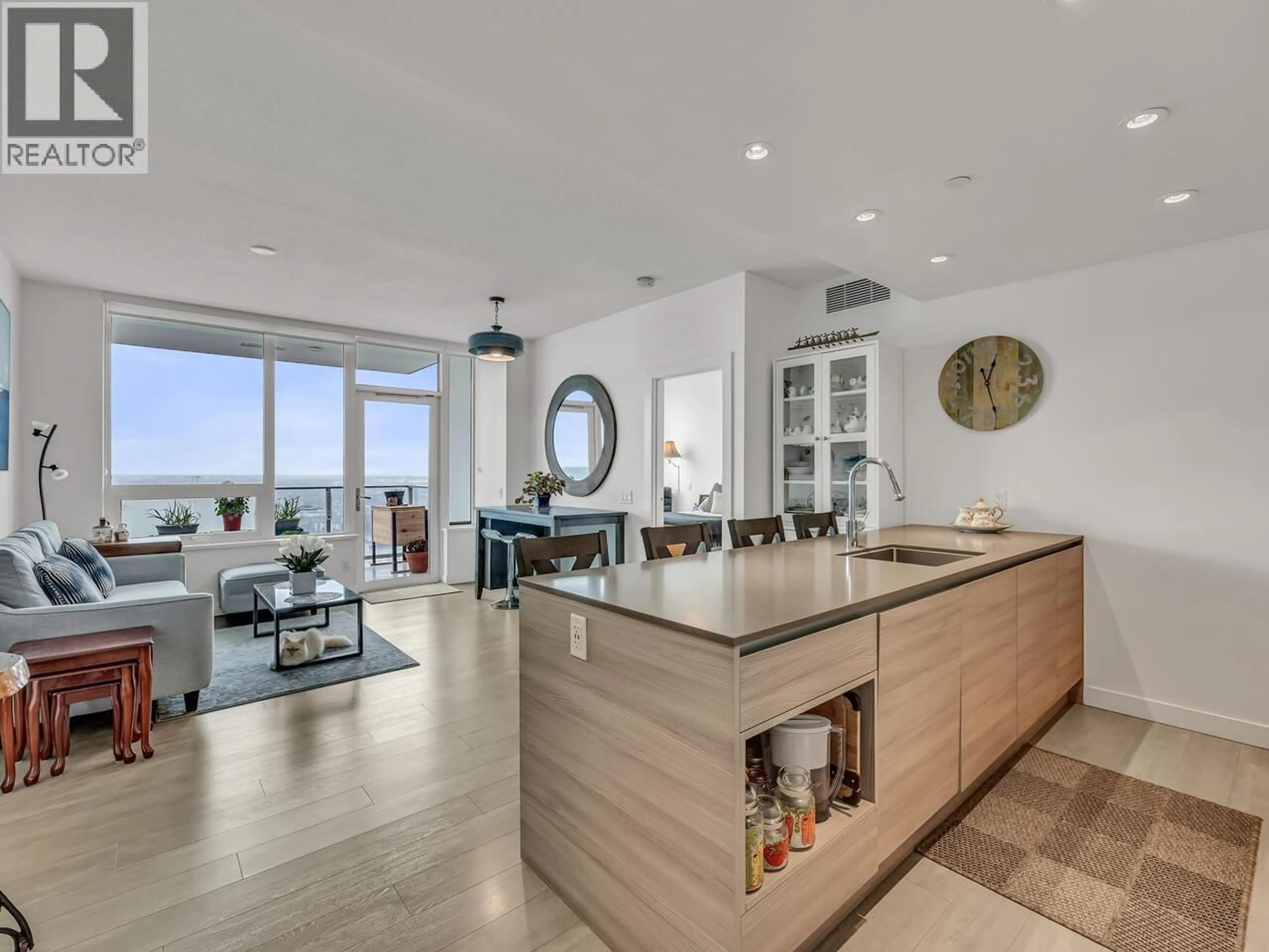 Open concept kitchen, ceramic/tile floor for 3203 - 908 QUAYSIDE DRIVE, New Westminster British Columbia V3M0L4