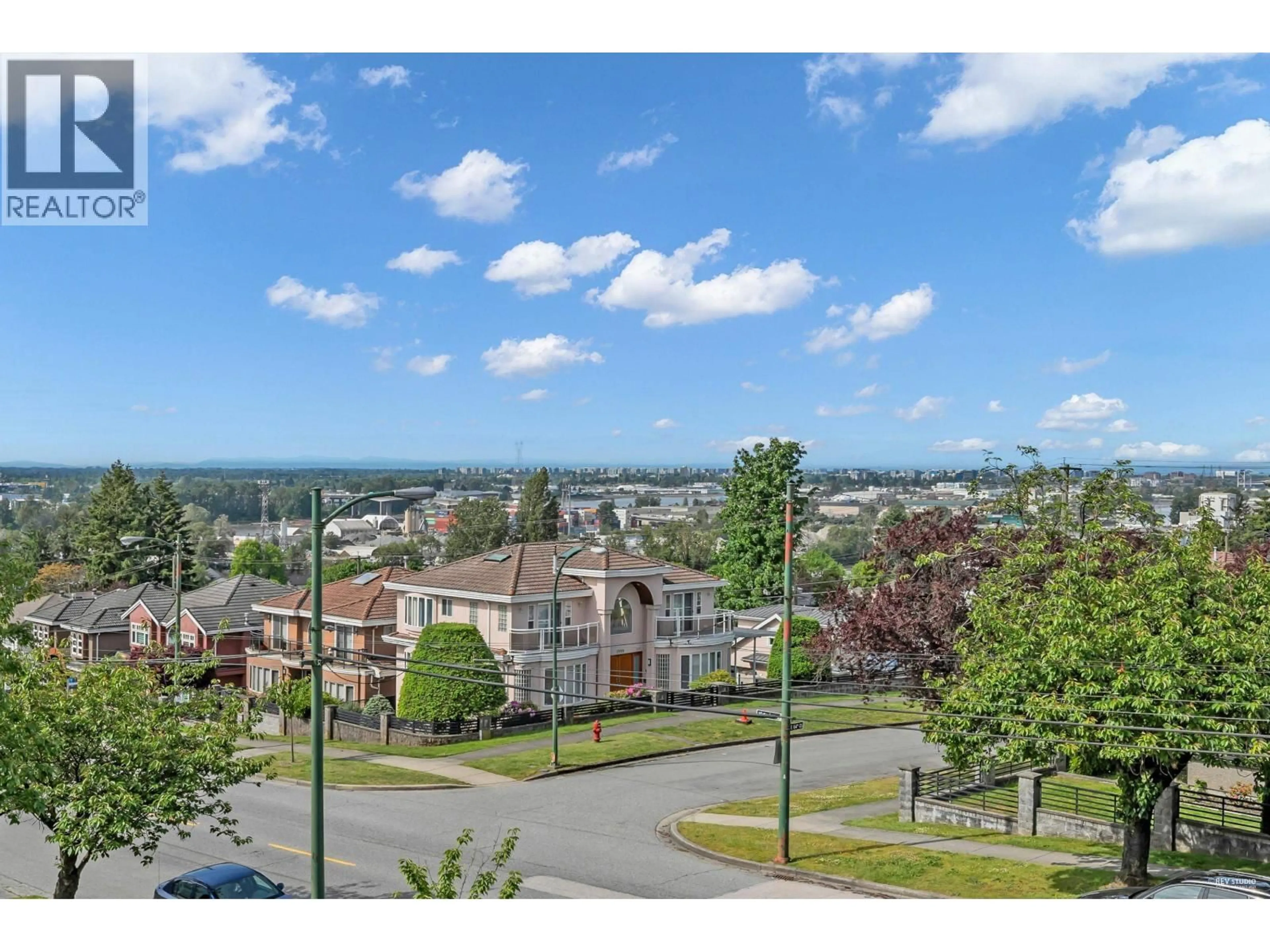 A pic from outside/outdoor area/front of a property/back of a property/a pic from drone, mountain view for 7938 VICTORIA DRIVE, Vancouver British Columbia V5P4A5