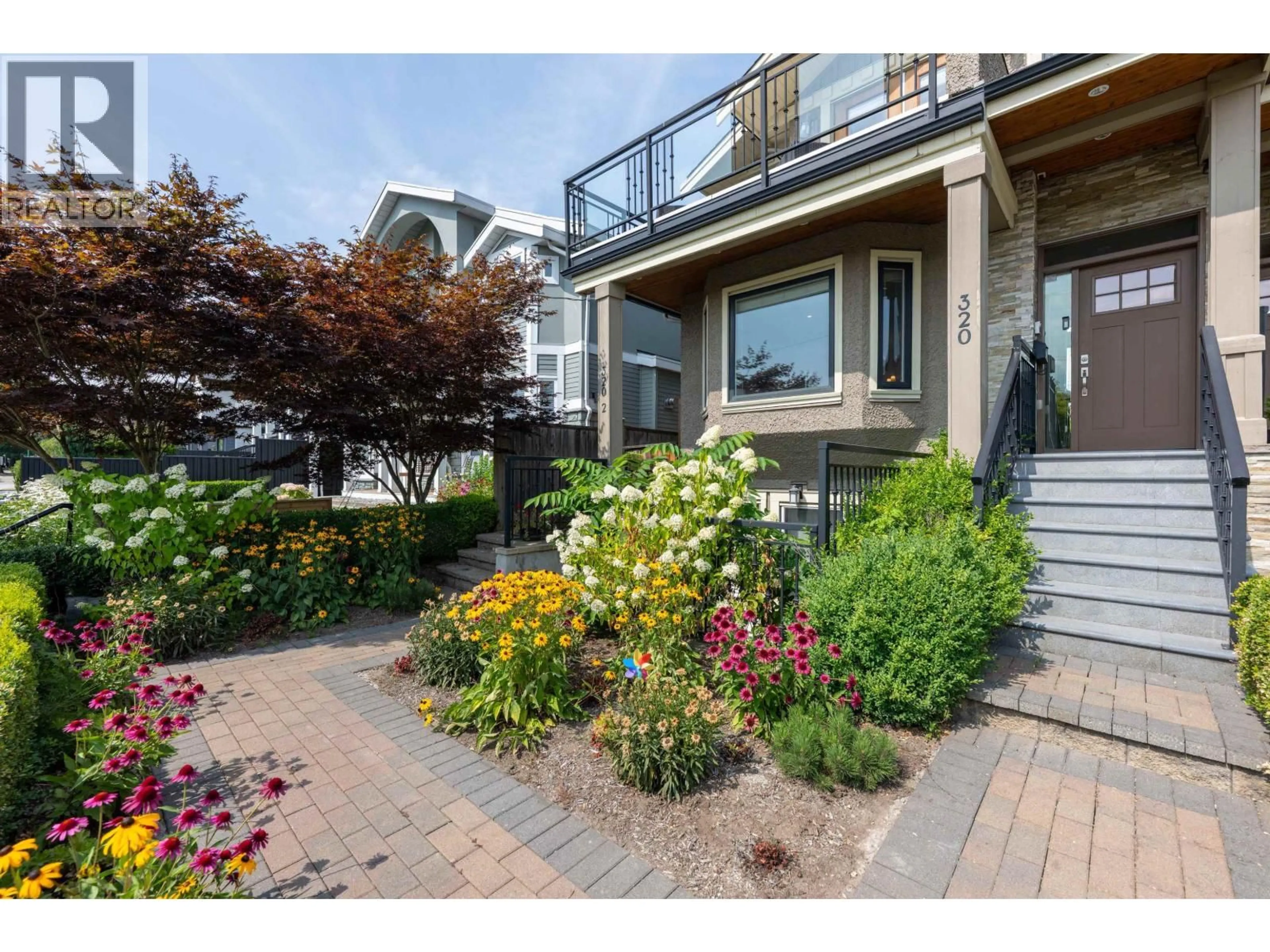 Patio, street for 320 KEITH ROAD, North Vancouver British Columbia V7L1V7