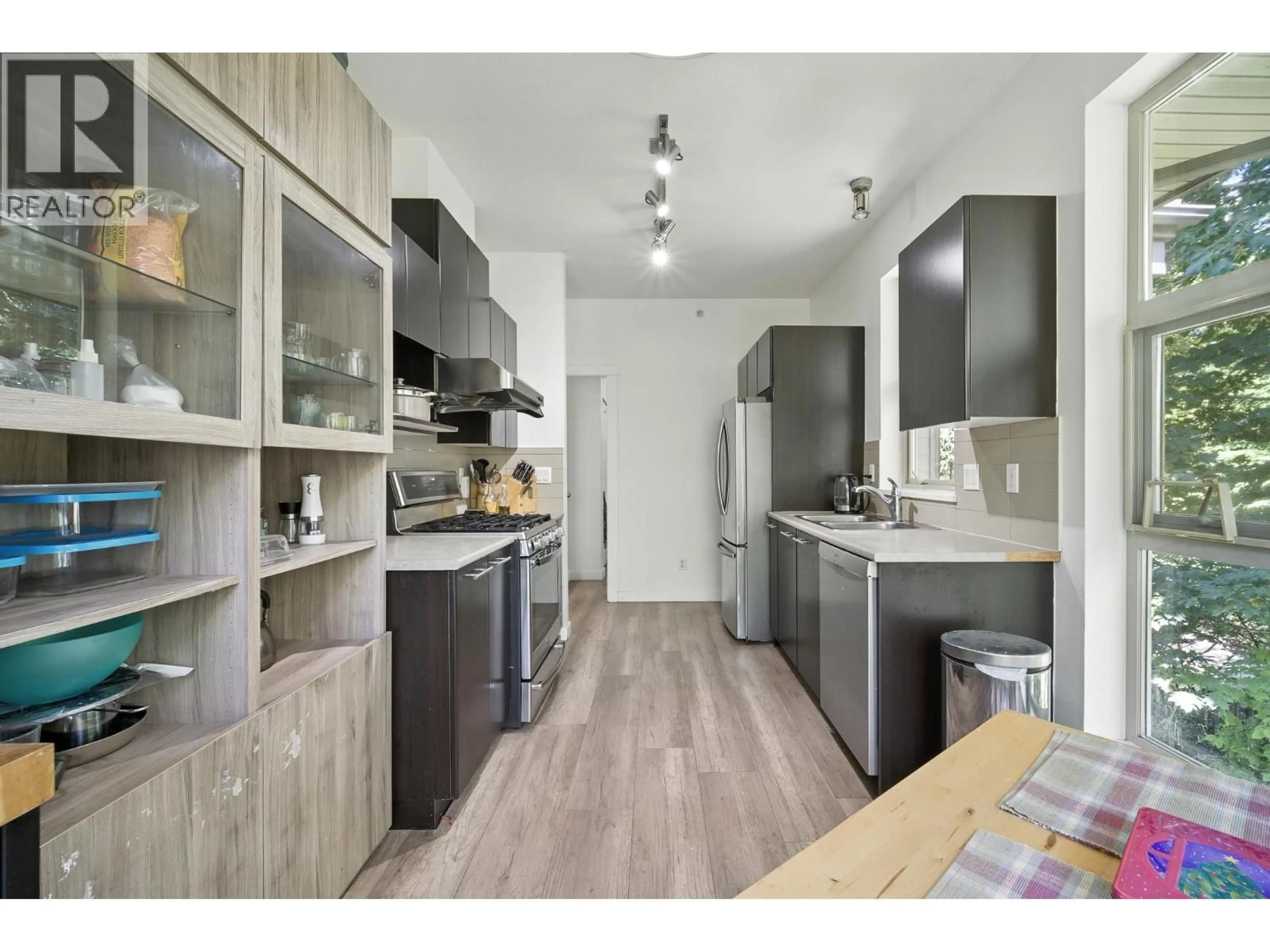 Open concept kitchen, wood/laminate floor for 407 - 9319 UNIVERSITY CRESCENT, Burnaby British Columbia V5A4Y5