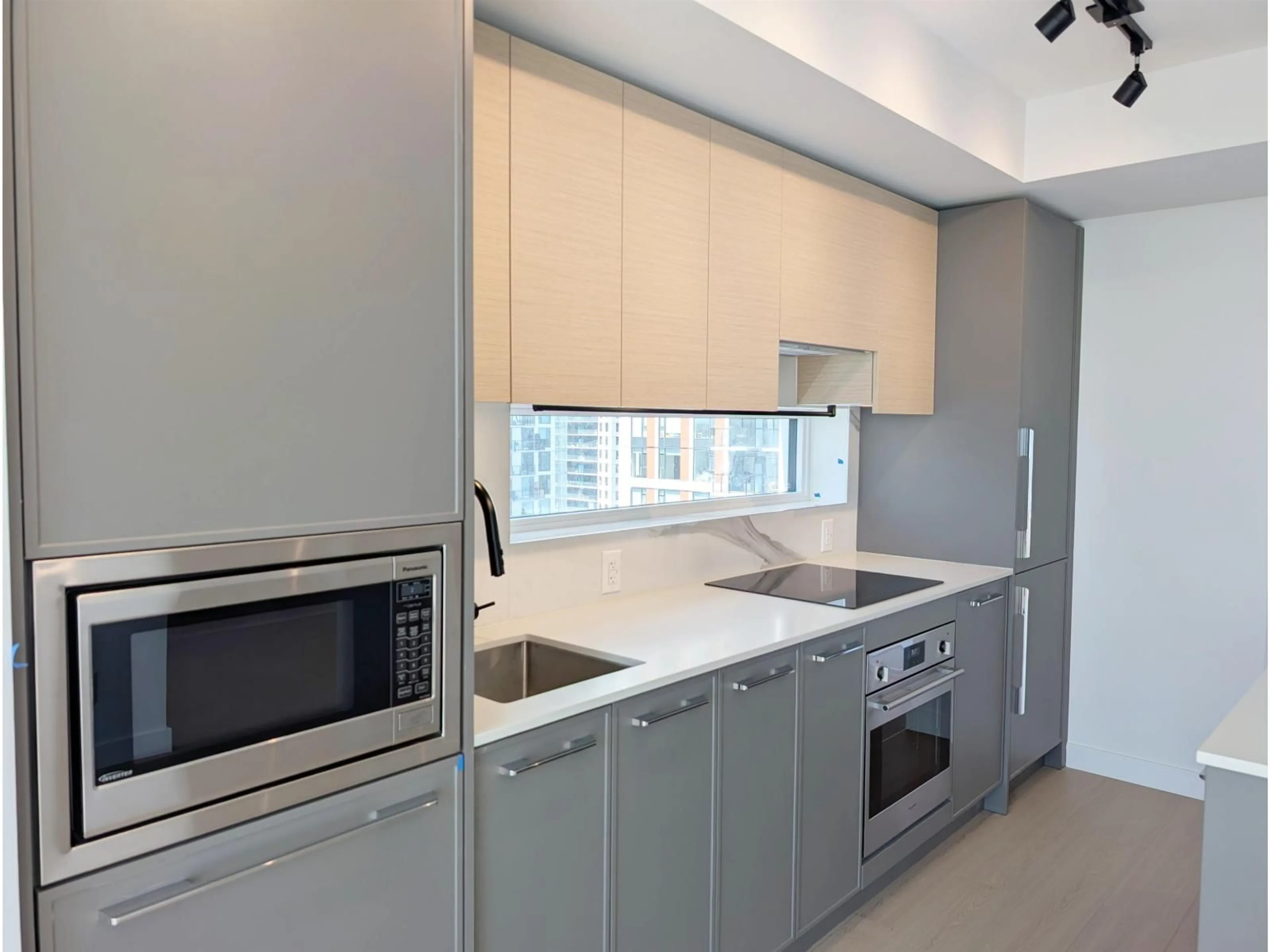 Standard kitchen, unknown for 1203 - 13745 GEORGE JUNCTION, Surrey British Columbia V3T0V8