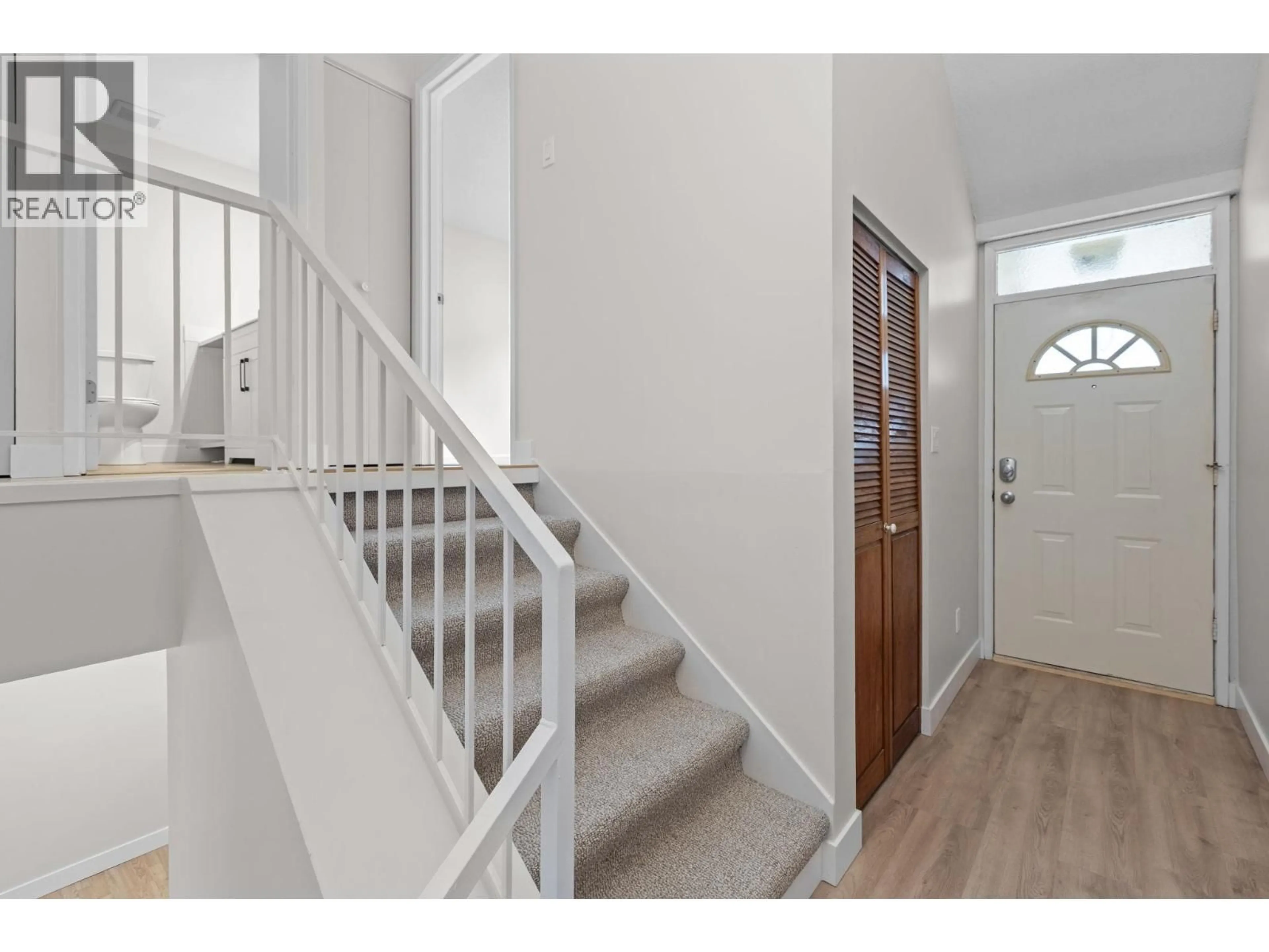Indoor entryway for 1035 CECILE DRIVE, Port Moody British Columbia V3H1M5