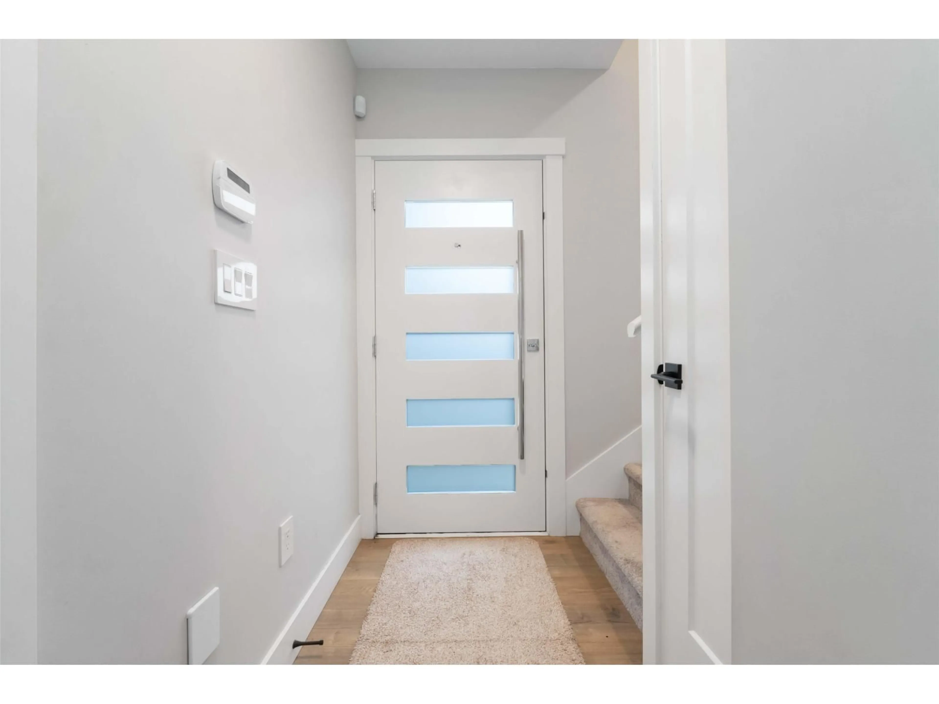 Indoor entryway for 22 - 1639 162 STREET, Surrey British Columbia V4A4Y1