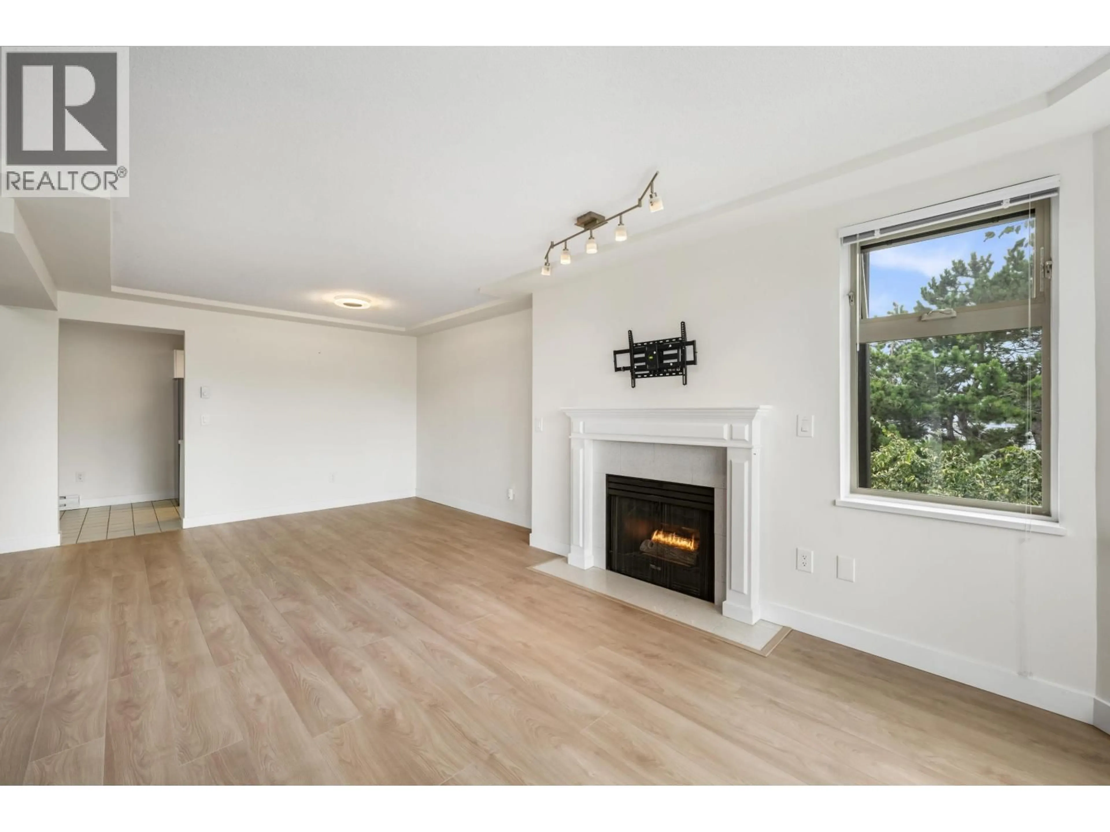 A pic of a room for B401 - 4821 53 STREET, Delta British Columbia V4K2Z3