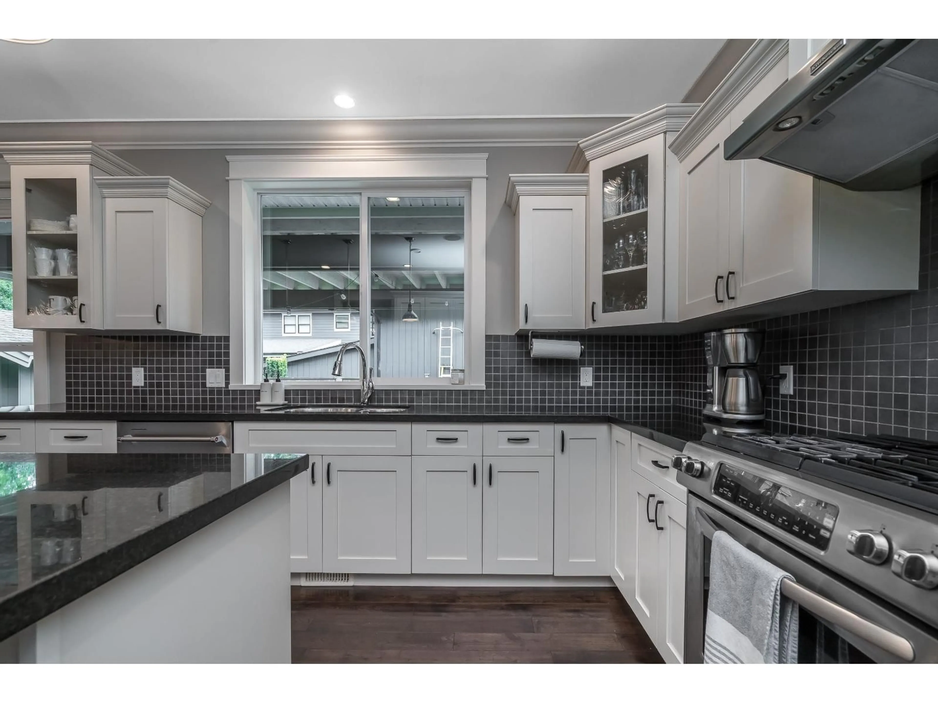 Open concept kitchen, ceramic/tile floor for 4571 198B, Langley British Columbia V3A1H4