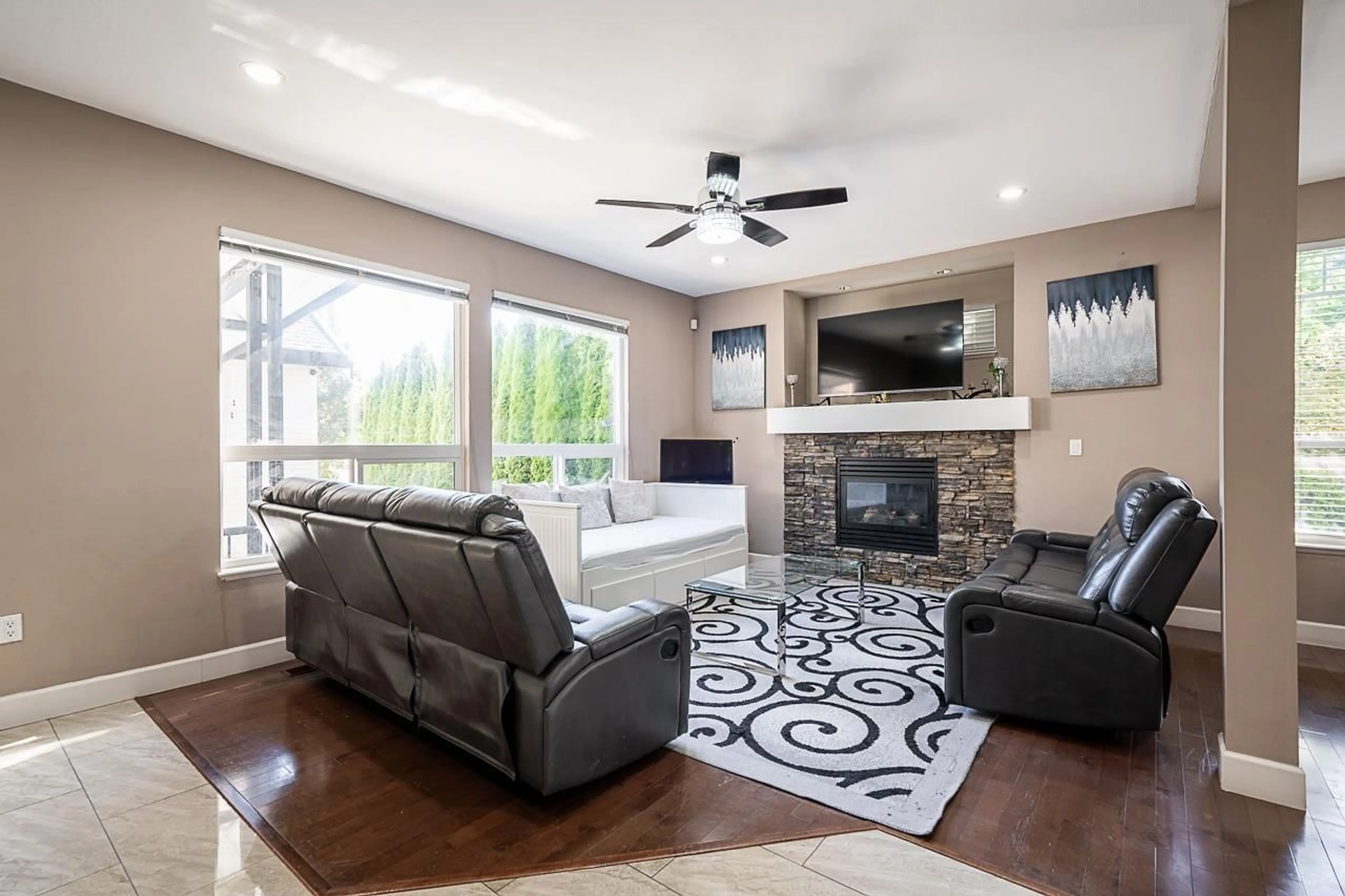 Living room with furniture, unknown for 14502 60, Surrey British Columbia V3S1R3