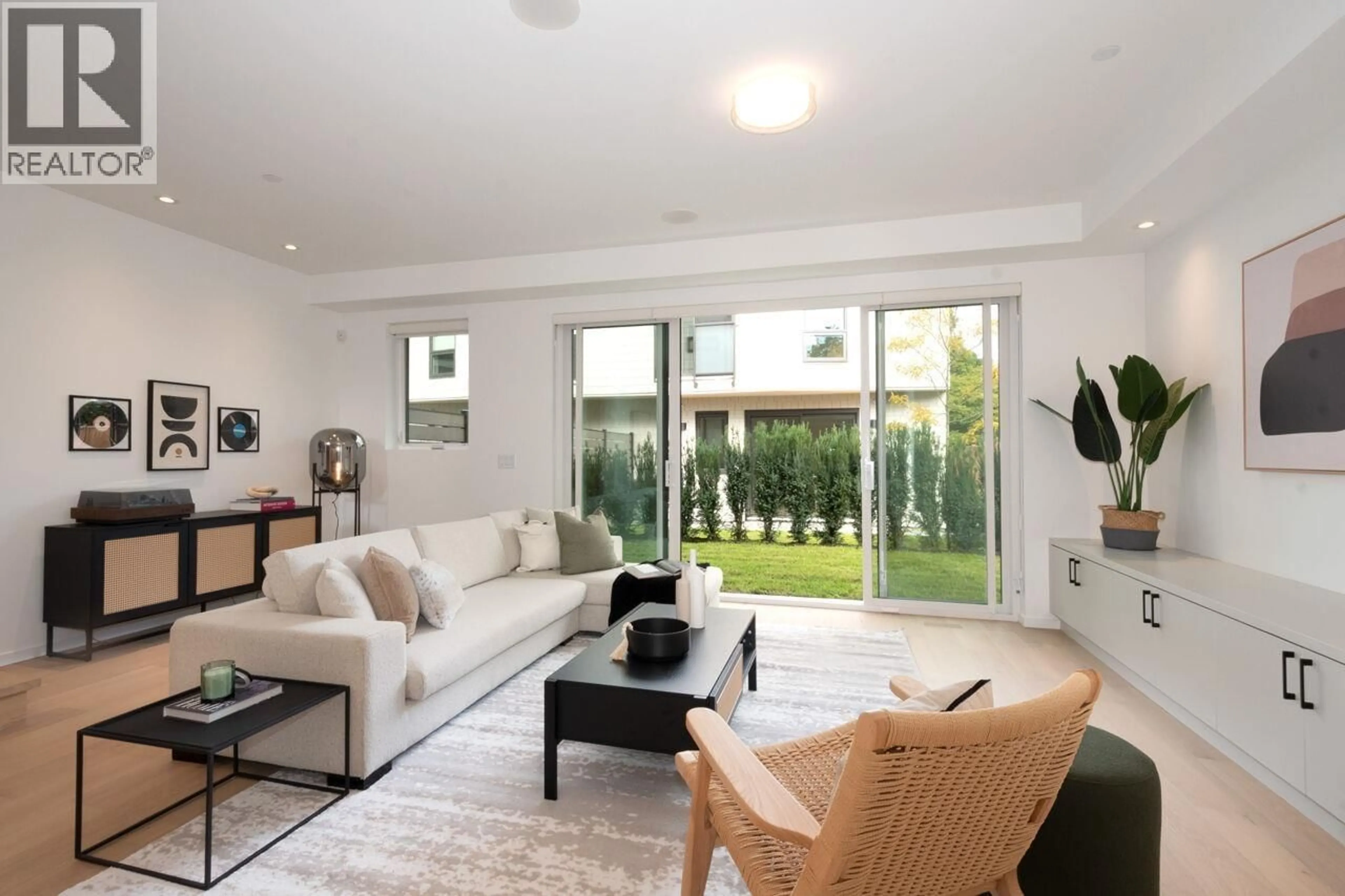 Living room with furniture, unknown for 122 17TH AVENUE, Vancouver British Columbia V5V1A4