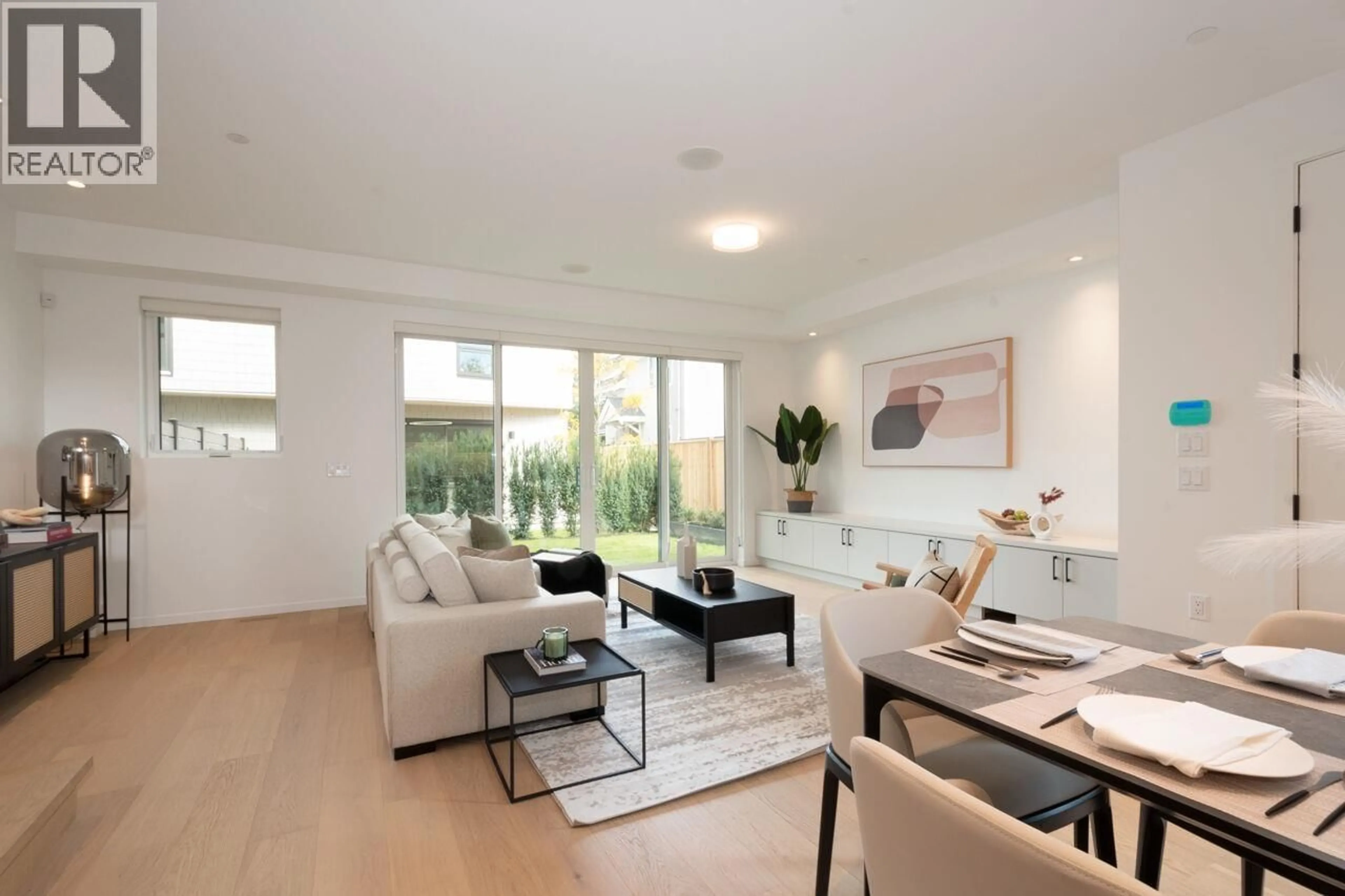Living room with furniture, unknown for 122 17TH AVENUE, Vancouver British Columbia V5V1A4
