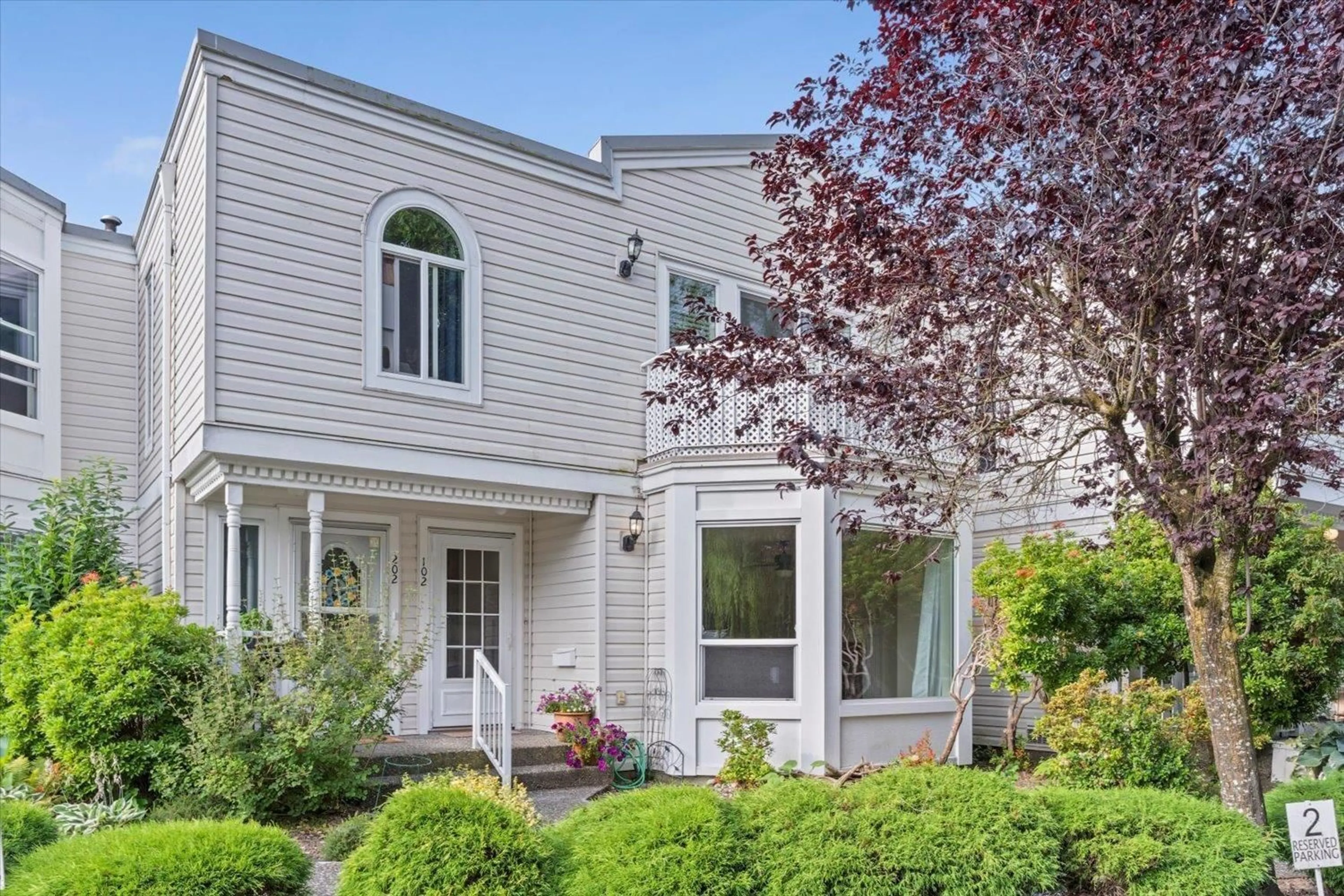 Home with vinyl exterior material, street for 102 - 9540 COOK STREET, Chilliwack British Columbia V2P7T6