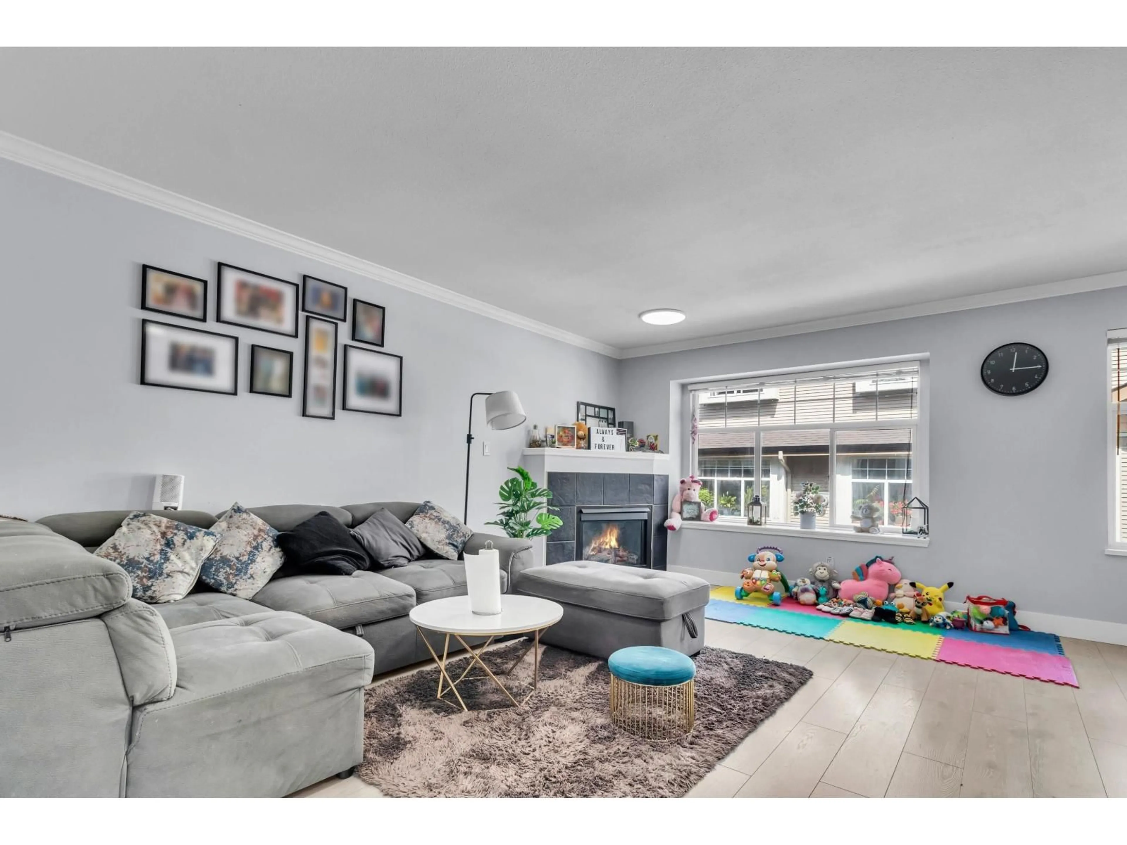 Living room with furniture, unknown for 202 - 9580 PRINCE CHARLES, Surrey British Columbia V3V1S6