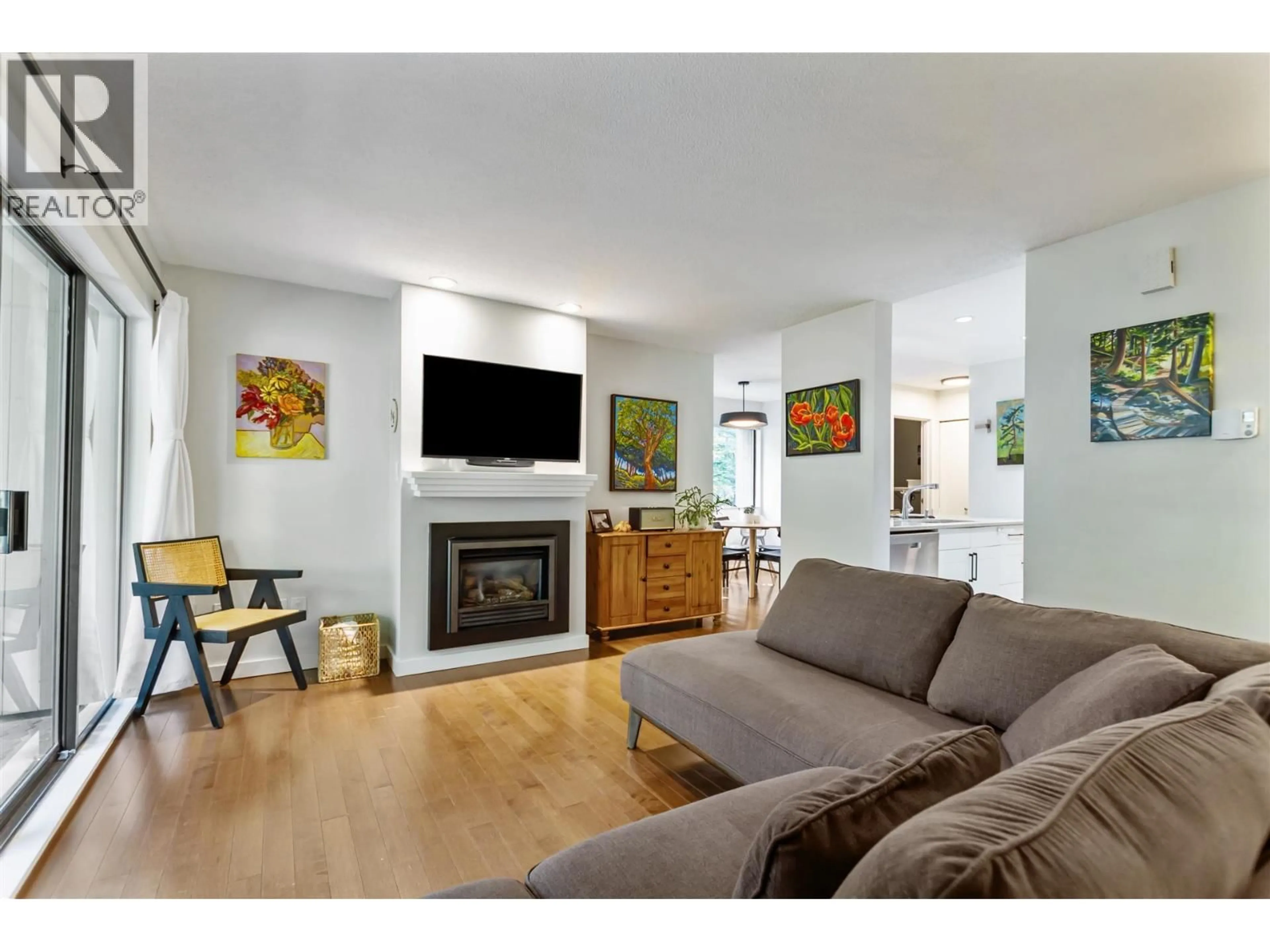 Living room with furniture, wood/laminate floor for 3196 MOUNTAIN HIGHWAY, North Vancouver British Columbia V7K2H5